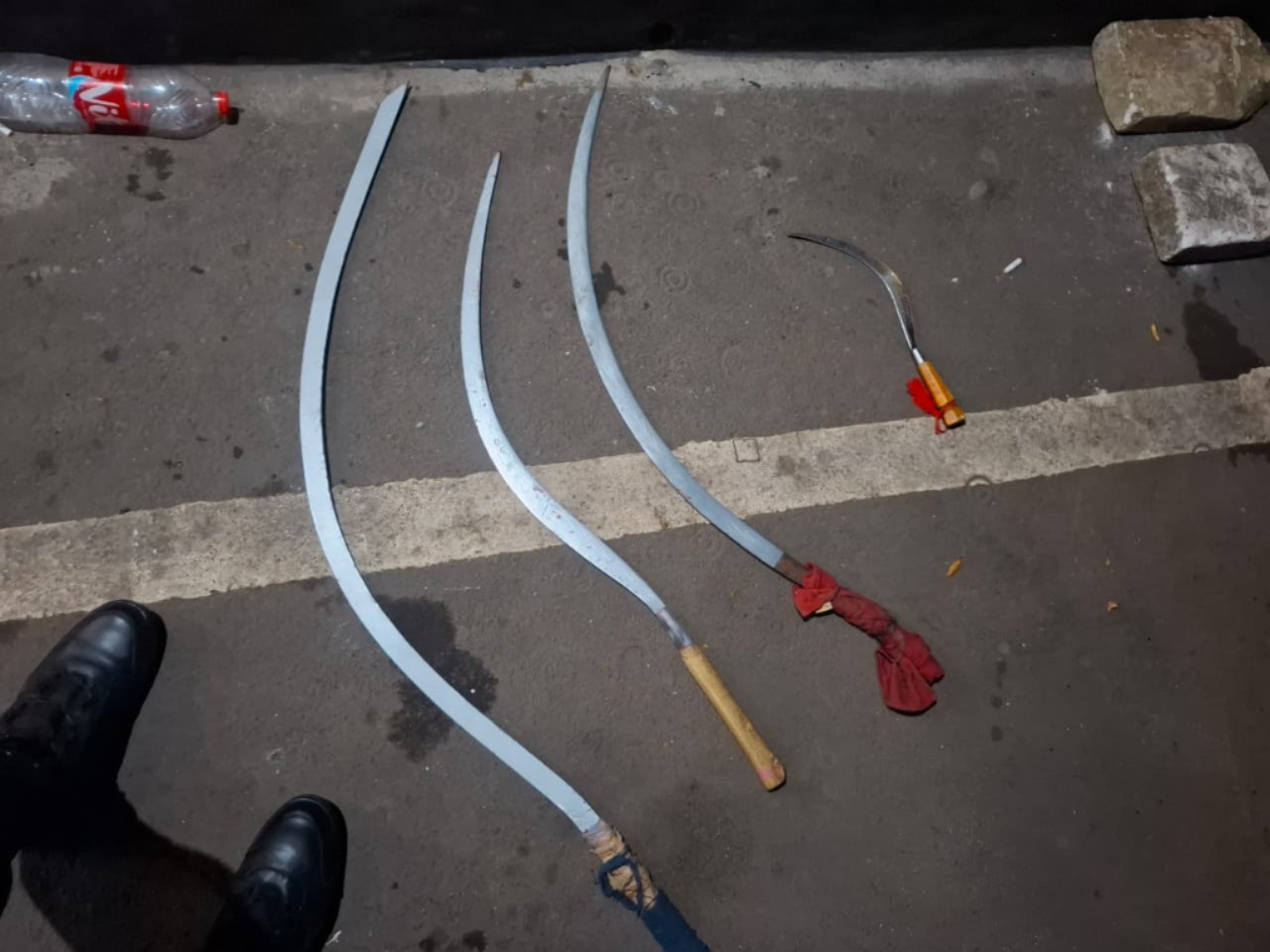 Polisi Sita 4 Sajam, 6 Pemuda Terduga Tawuran Diamankan Patroli Jaga Jakarta di Depok