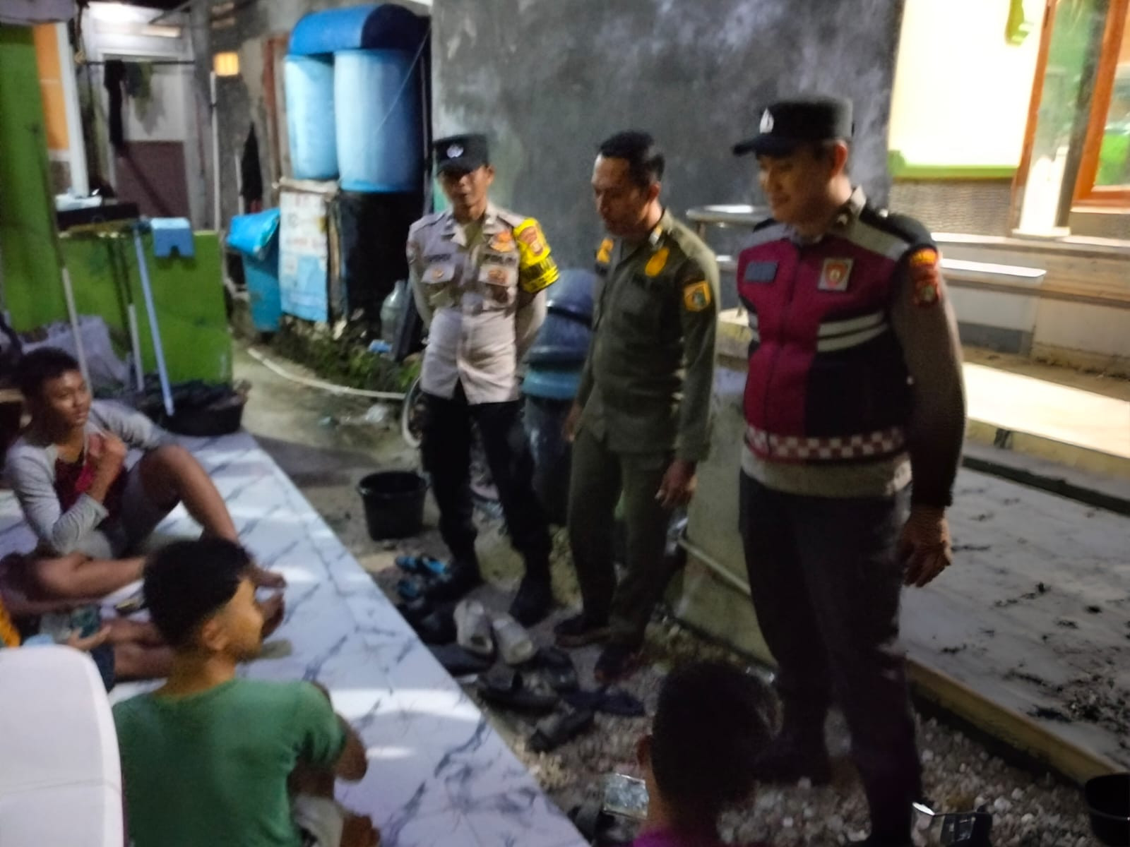 Patroli Malam Ramadhan, Polsek Kepulauan Seribu Utara Bersama TNI dan Satpol PP Perkuat Siskamling Cegah Gangguan Kamtibmas