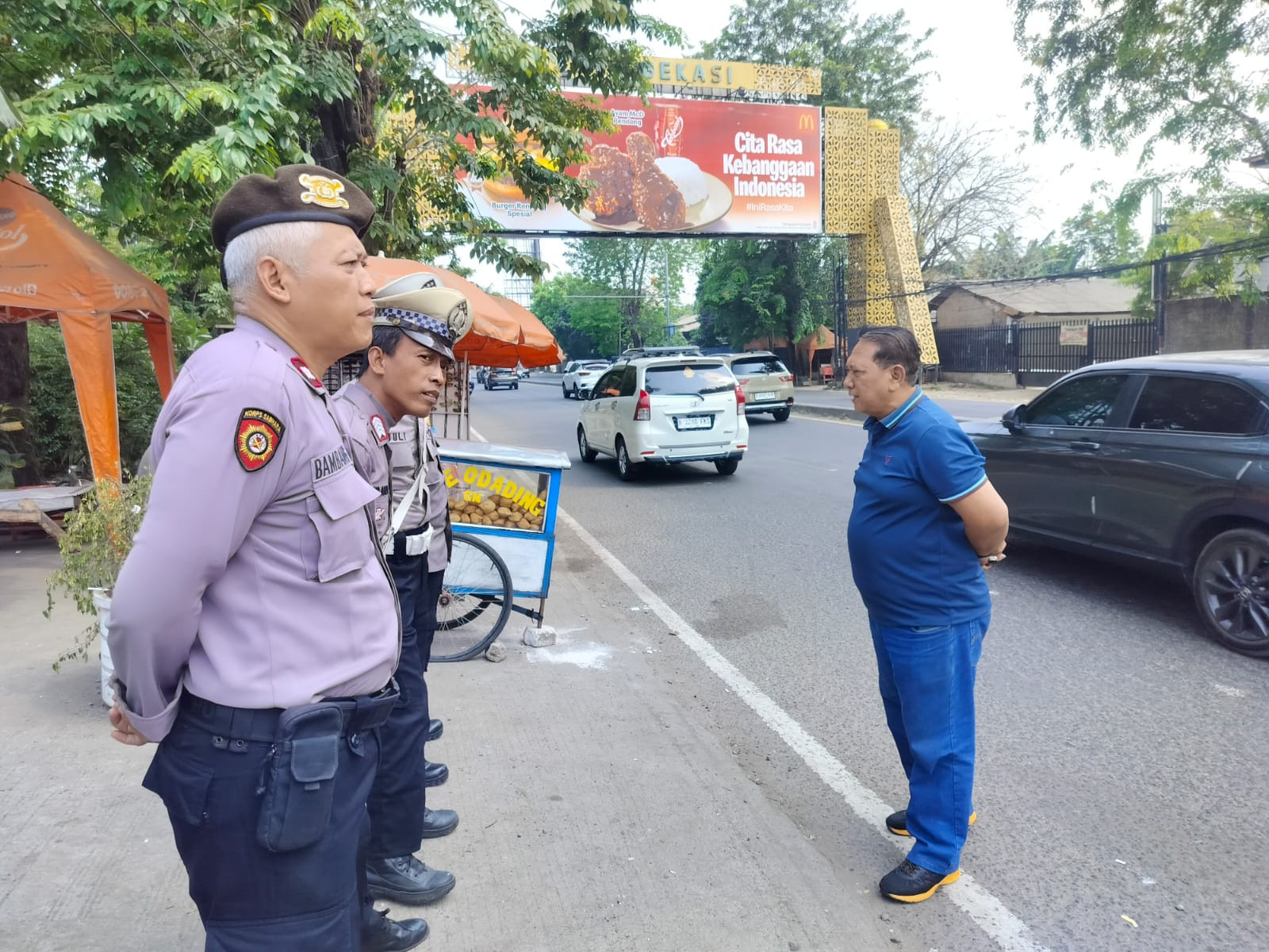 Polsek Medansatria Polres Metro Bekasi Kota Gelar Apel Penyekatan di Perbatasan Bekasi – Jakarta Timur, Antisipasi Pergerakan Massa ke Jakarta
