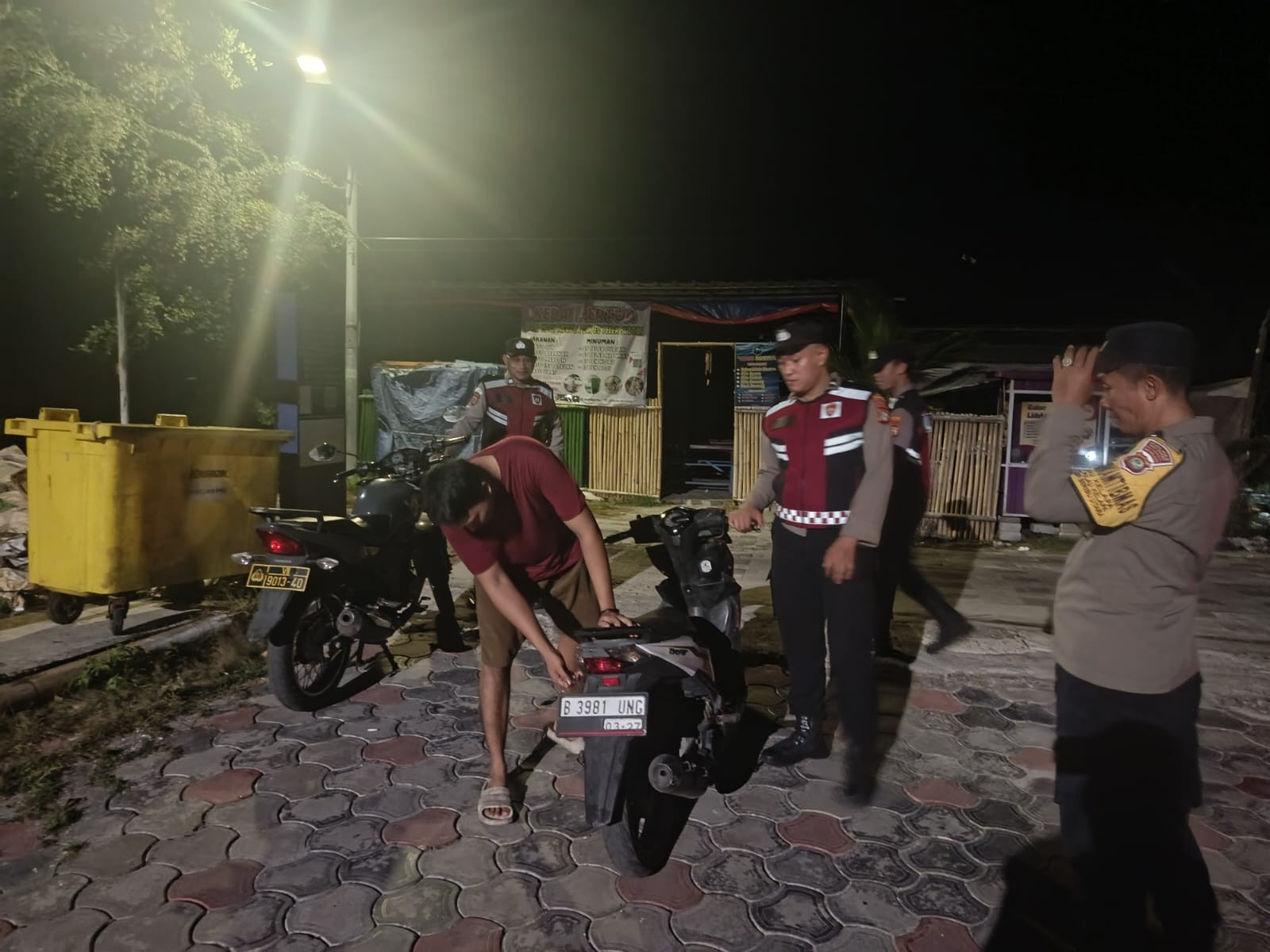 Patroli Dini Hari Polsek Kepulauan Seribu Utara Perkuat Pengawasan Wilayah, Warga Diimbau Manfaatkan Layanan 110