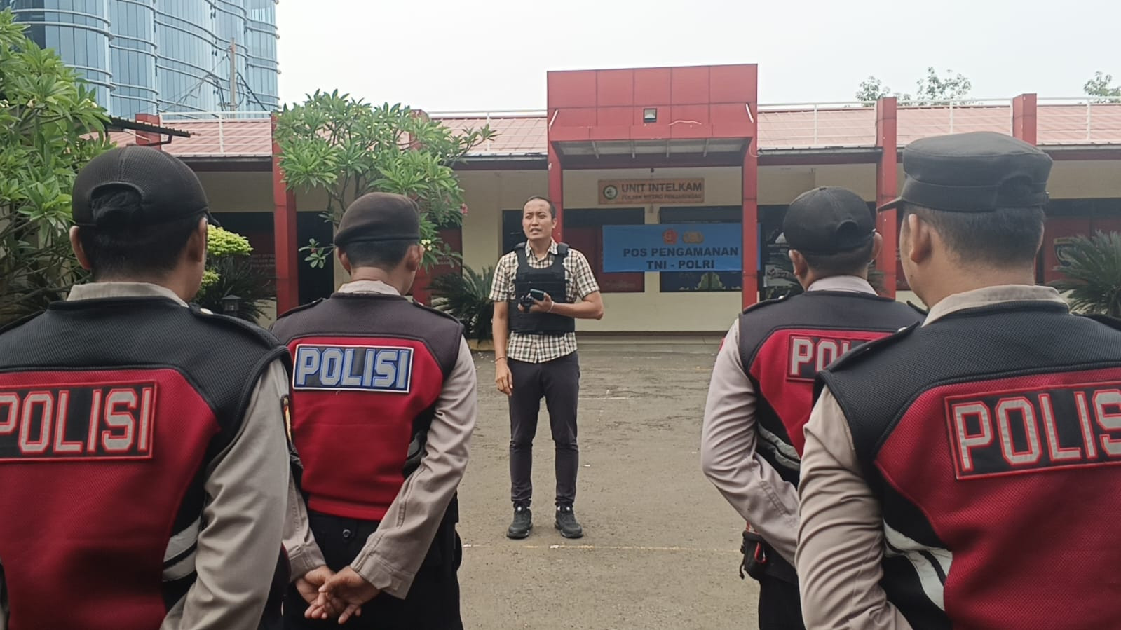 Jaga Jakarta, Jaga Lingkungan :Polsek Metro Penjaringan Gelar Apel KRYD untuk Antisipasi Tawuran dan Kejahatan Jalanan
