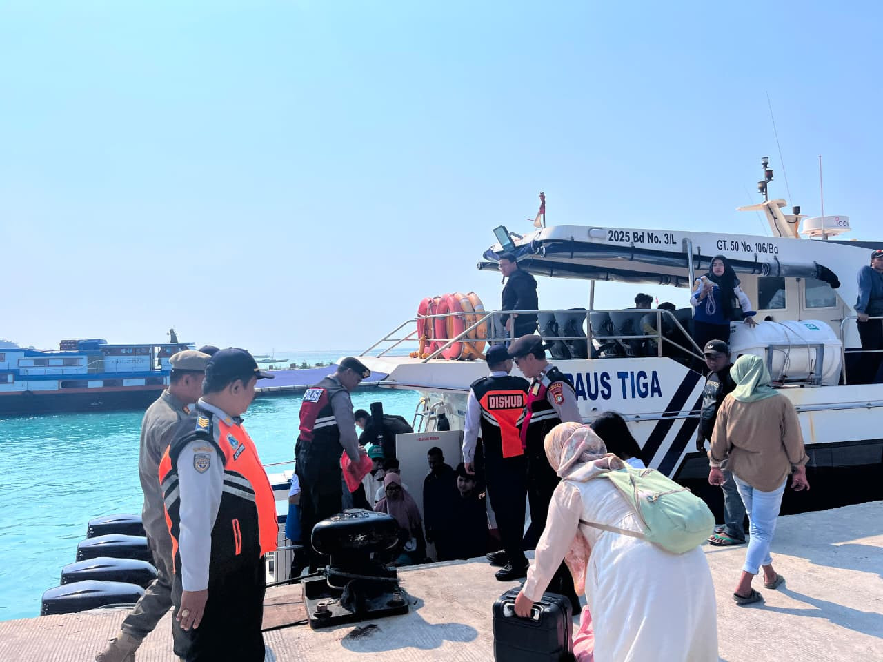 Jakarta On The Spot, Polres Kepulauan Seribu Berikan Pelayanan Humanis kepada Penumpang dan Gencarkan Sosialisasi Layanan Polisi 110