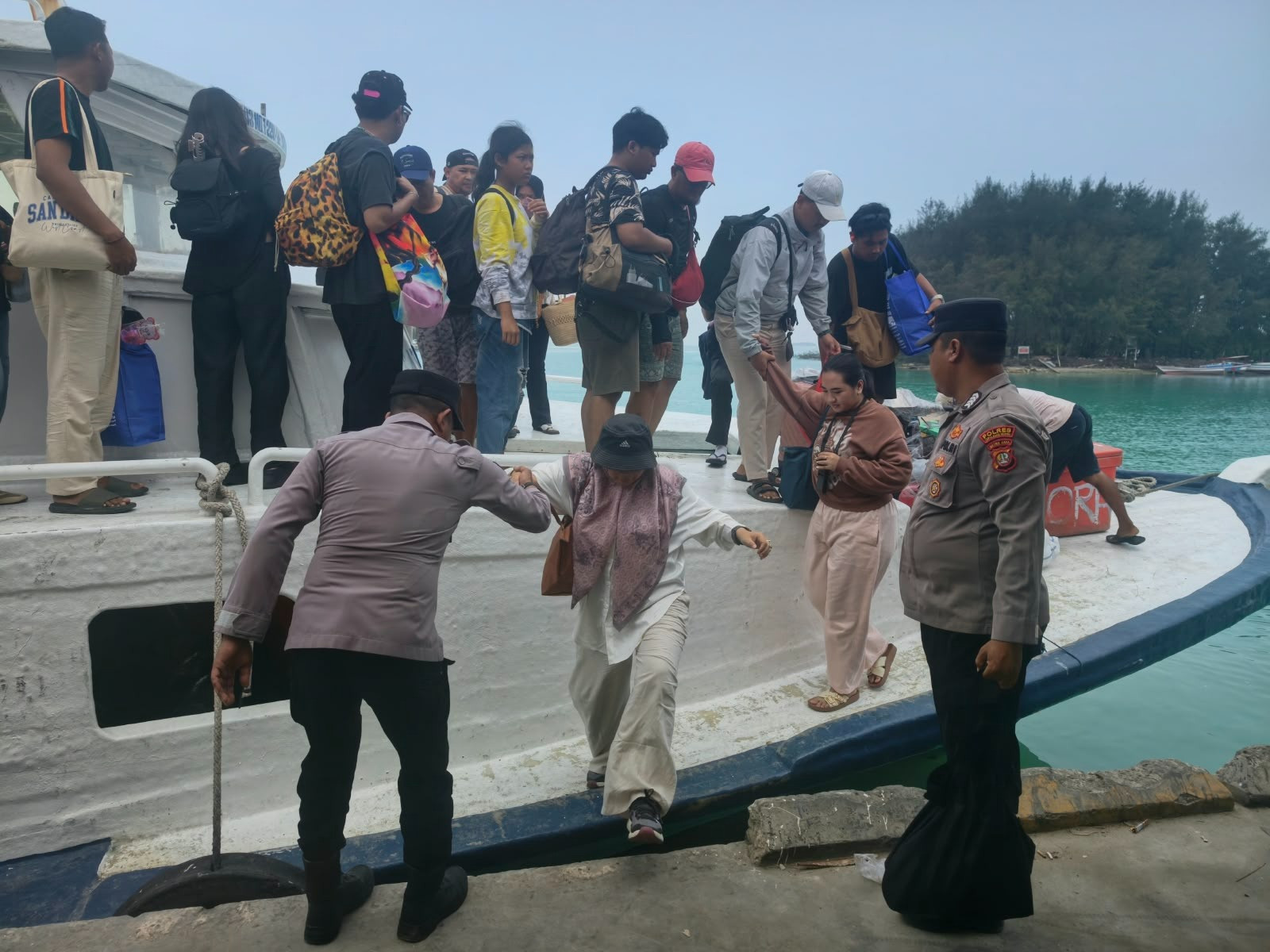 Layanan Polisi 110, Strong Point Polisi di Dermaga Kepulauan Seribu Pastikan Wisata Aman