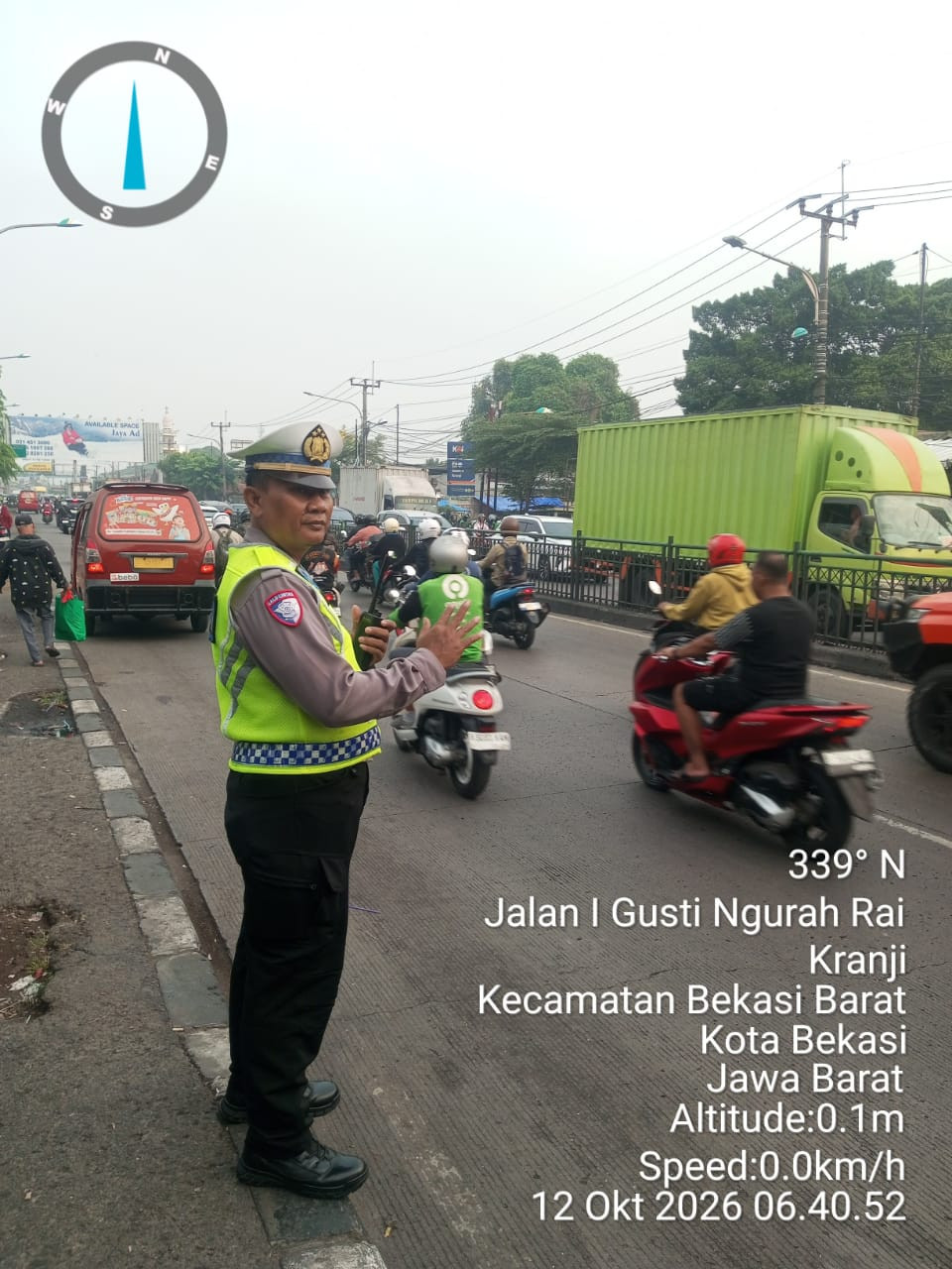 Polsek Bekasi Barat Gelar Pengaturan Lalu Lintas, Berikan Pelayanan kepada Pengguna Jalan