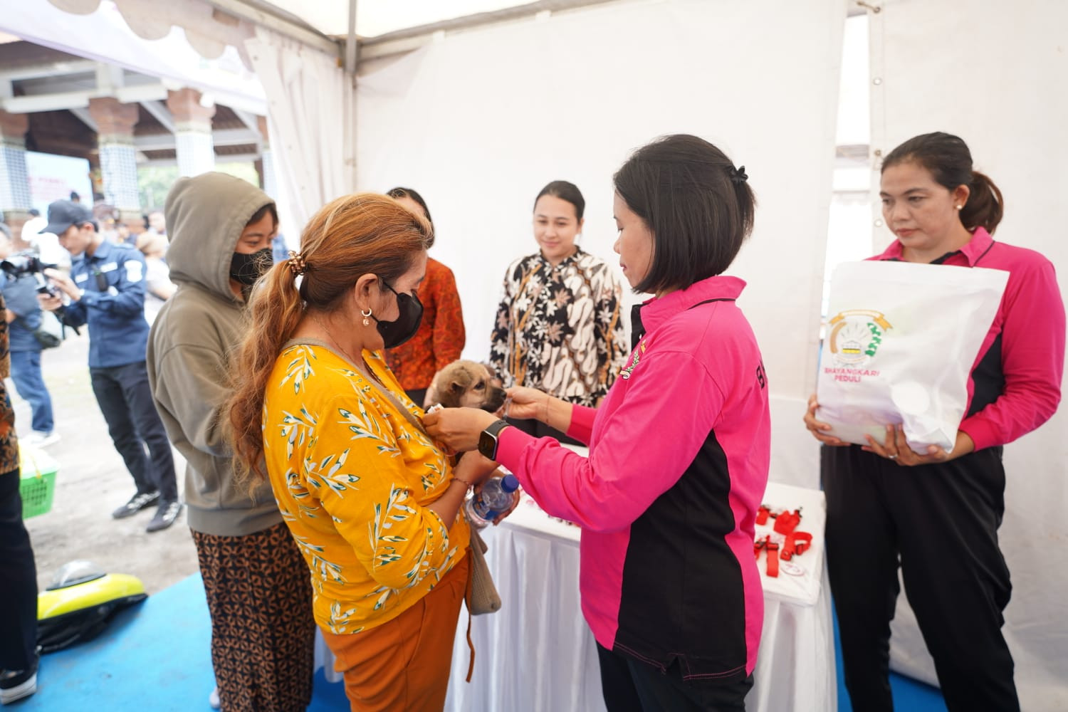 Waketum Bhayangkari Kampanye Rabies, 350 Ekor Hewan Divaksin di Polres Buleleng