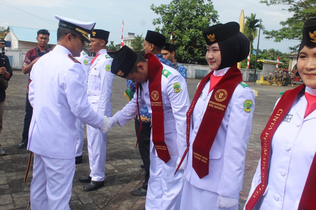 Danlanal Dabo Singkep Hadiri Upacara Hari Pahlawan Nasional Tahun 2025 di Gedung Nasional Dabo Singkep