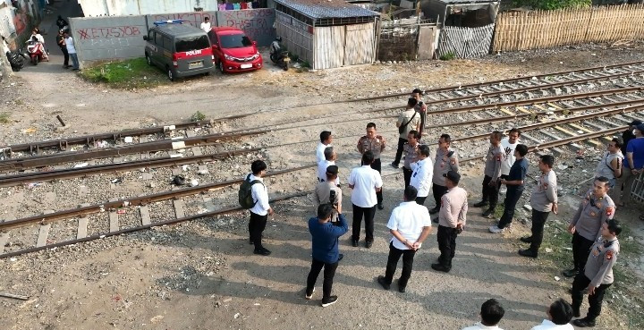 Kapolda Metro Jaya Tinjau di Kawasan Kampung Muara Bahari, Jakarta Utara