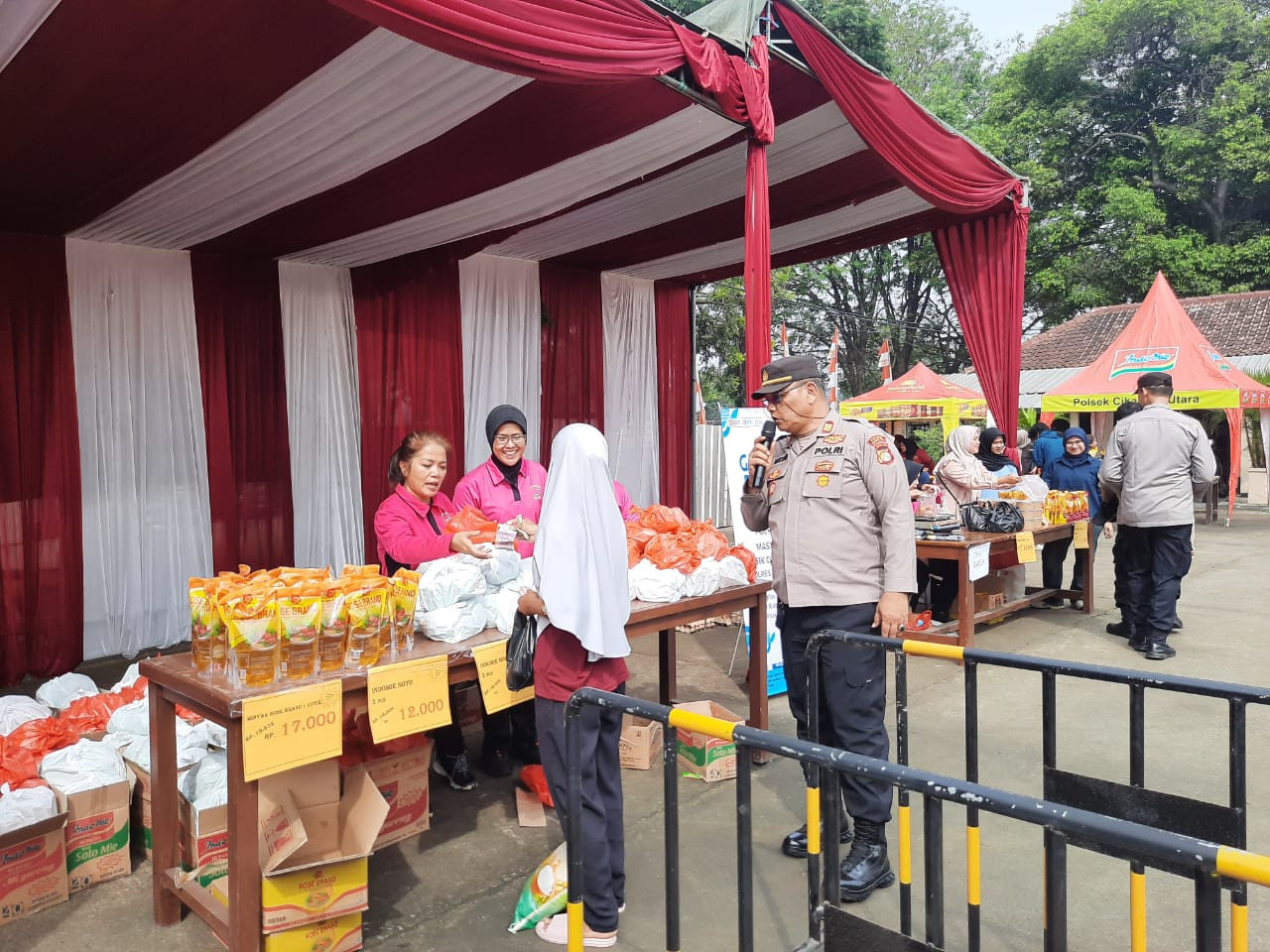 Polsek Cikarang Utara Gelar Bazar Gerakan Pangan Murah Sambut HUT RI ke-80