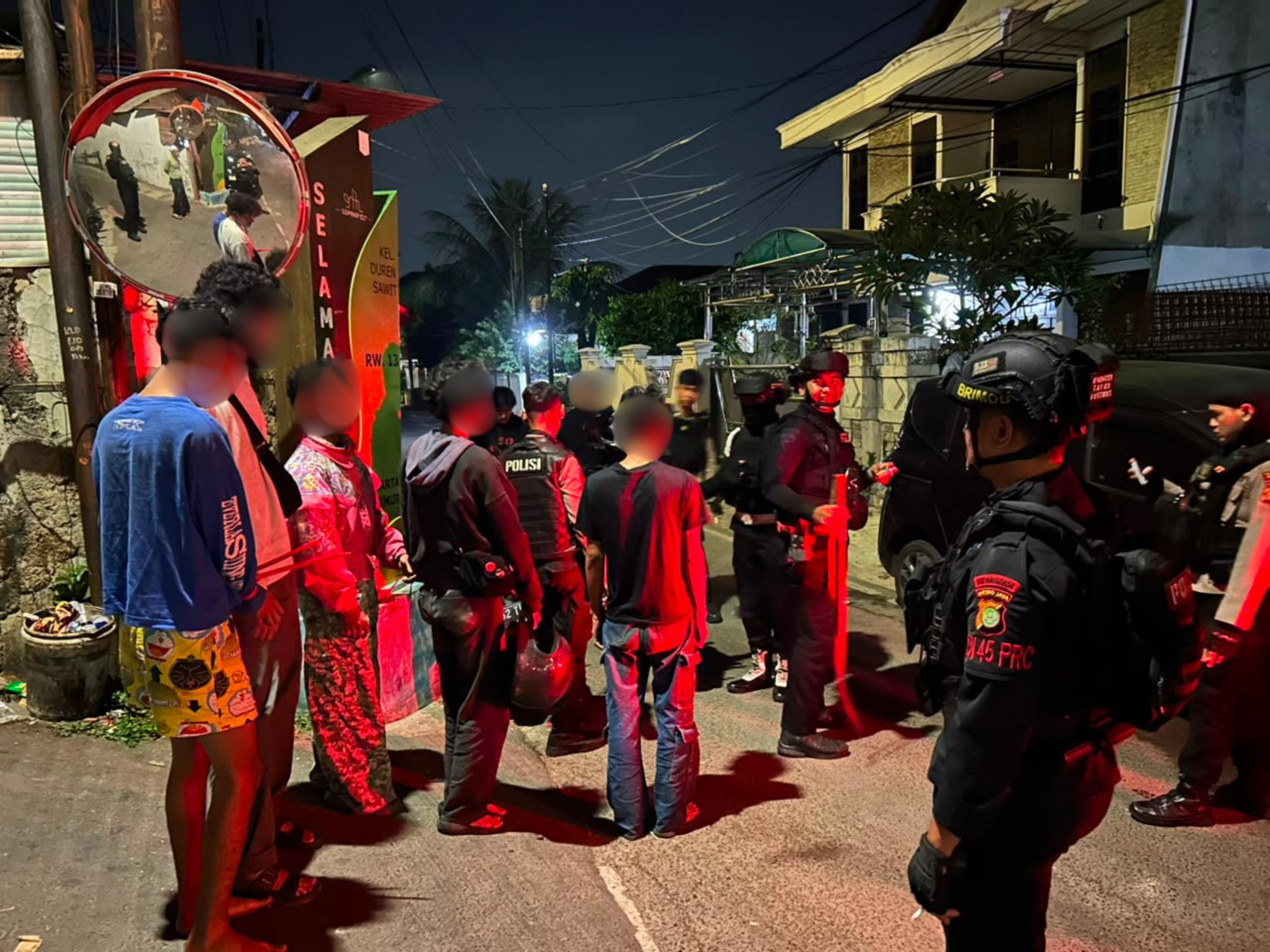 Brimob Metro Jaya Gagalkan Tawuran di Duren Sawit, 7 Pemuda Bawa Sajam Diamankan