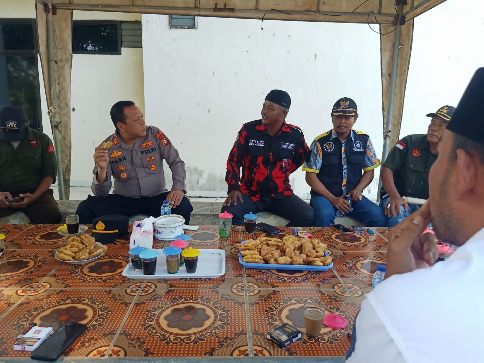 Polsek Cabangbungin Polres Metro Bekasi jalin silahturahmi Kamtibmas bersama Organisasi masyarakat untuk perkuat kundusifitas wilayah