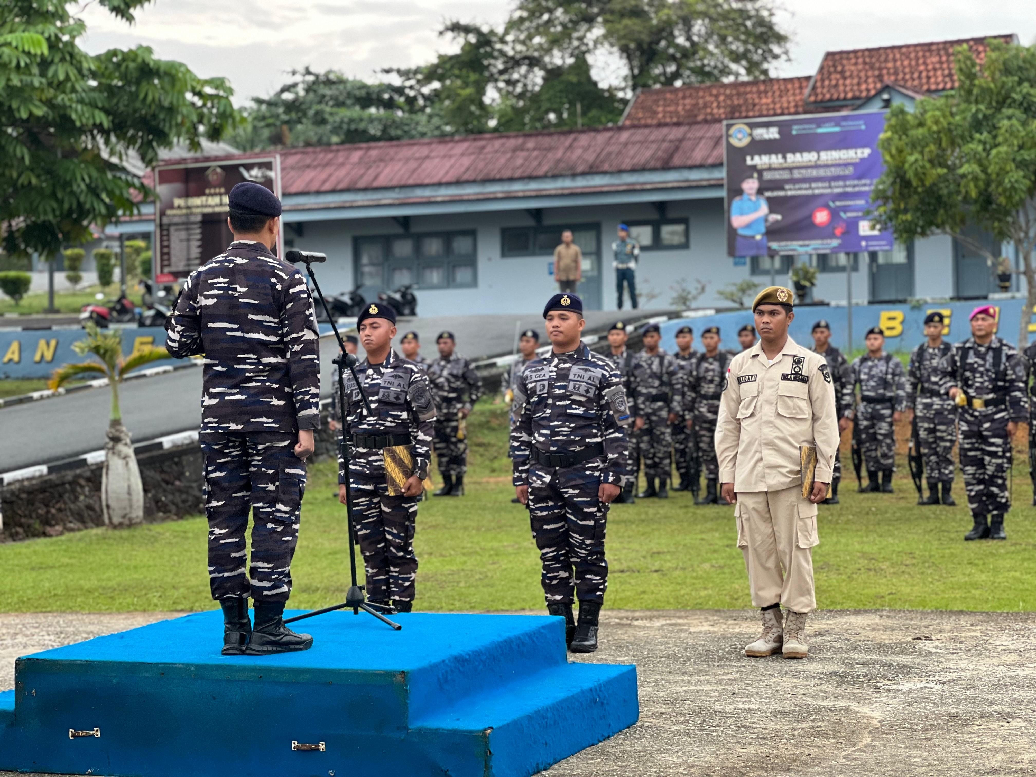 Komandan Lanal Dabo Singkep Pimpin Upacara 17-an dalam Rangka Penaikan Bendera Merah Putih Tahun 2025