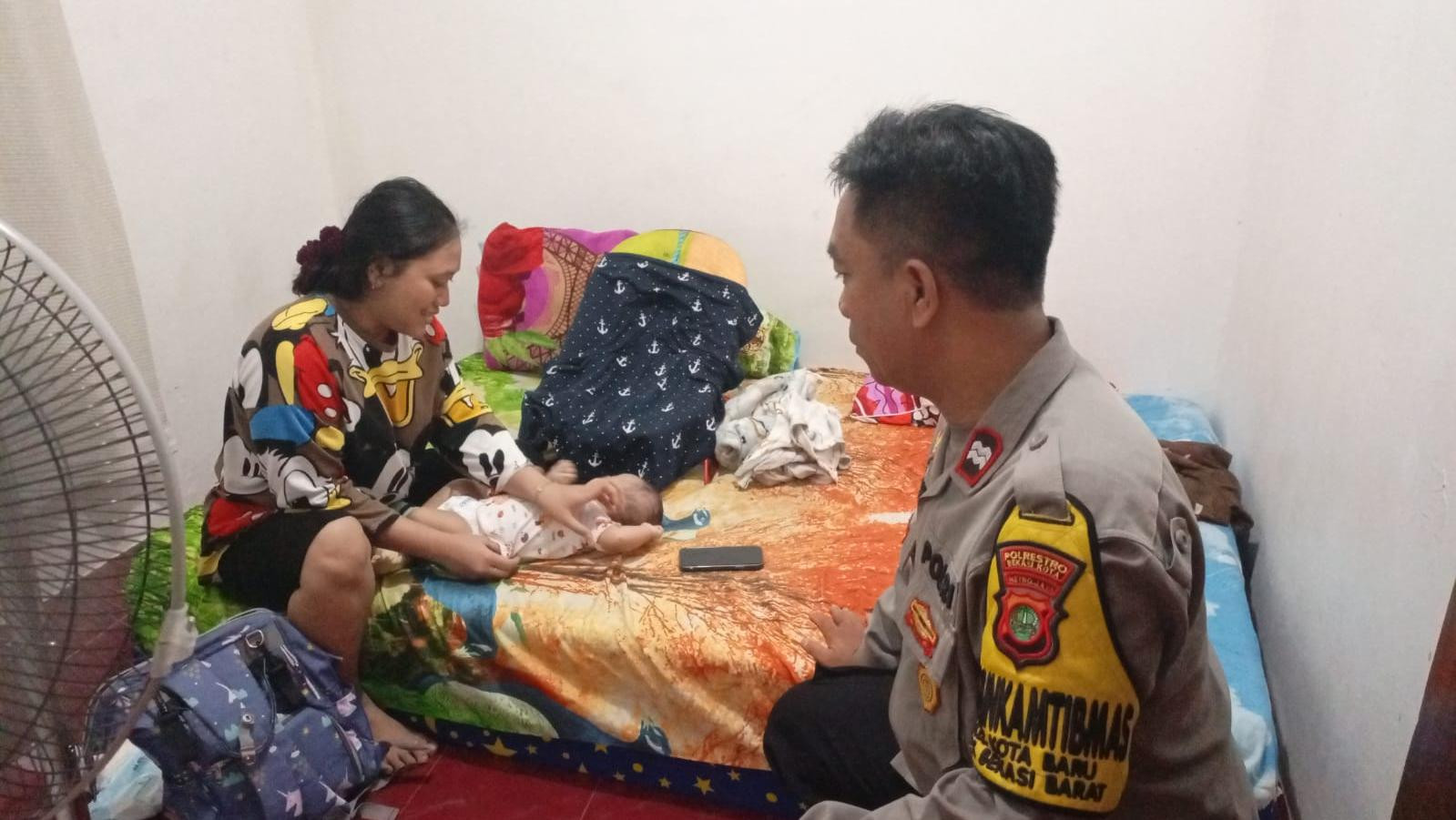 Pastikan Keamanan Anak, Bhabinkamtibmas Polsek Bekasi Barat Sambangi Daycare di Kotabaru