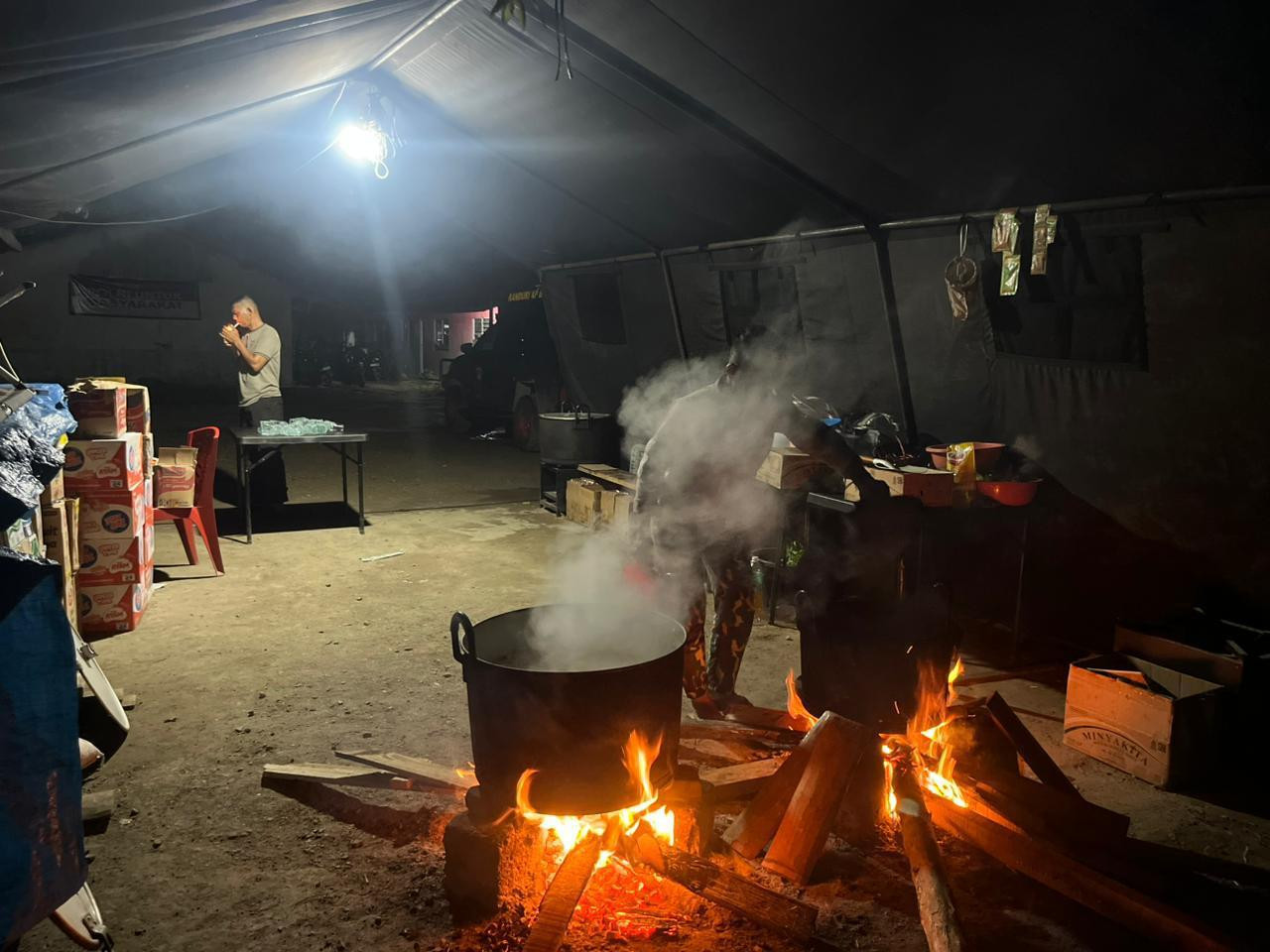 Dapur Umum TNI Terus Mengepul, Dukung Masyarakat dan Prajurit di Wilayah Bencana Sumatera