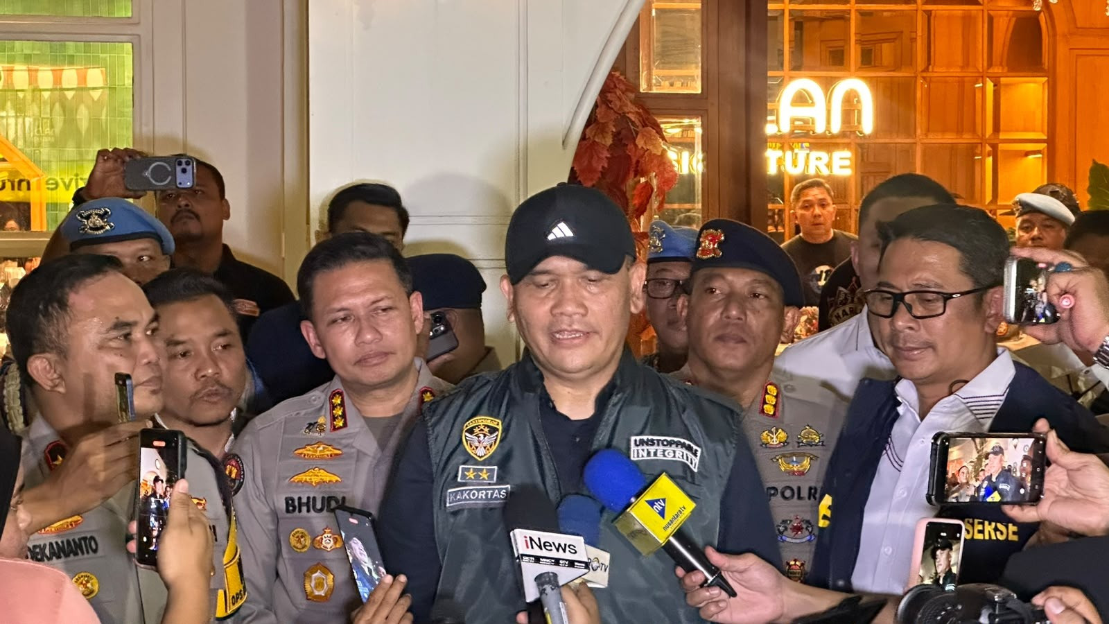 Polisi Temukan Brankas Berisi Valas Saat Geledah Kafe di Cipete