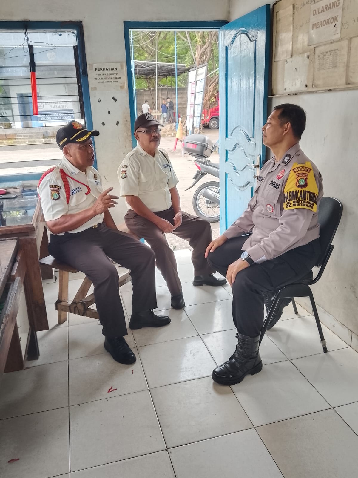 Jamin Keamanan Objek Vital, Polsek Bantargebang Sambangi SPBE Mustikasari; Ingatkan Satpam Selalu Waspada