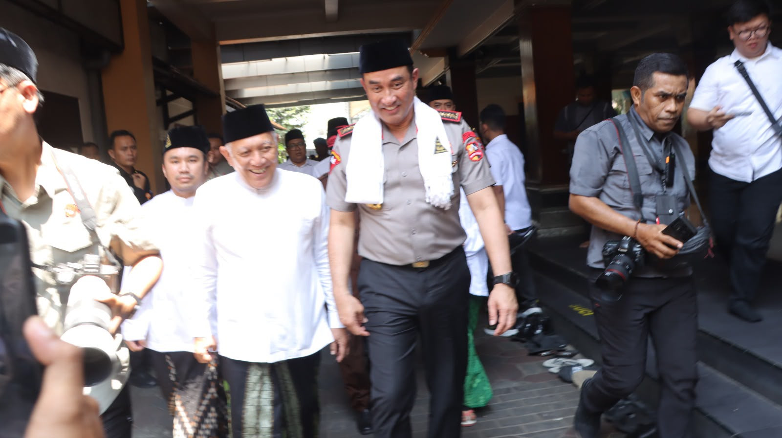 Perkuat Sinergi Ulama dan Umara, Kapolri Silaturahmi ke Ponpes Tebuireng dan Ziarah Makam Gus Dur