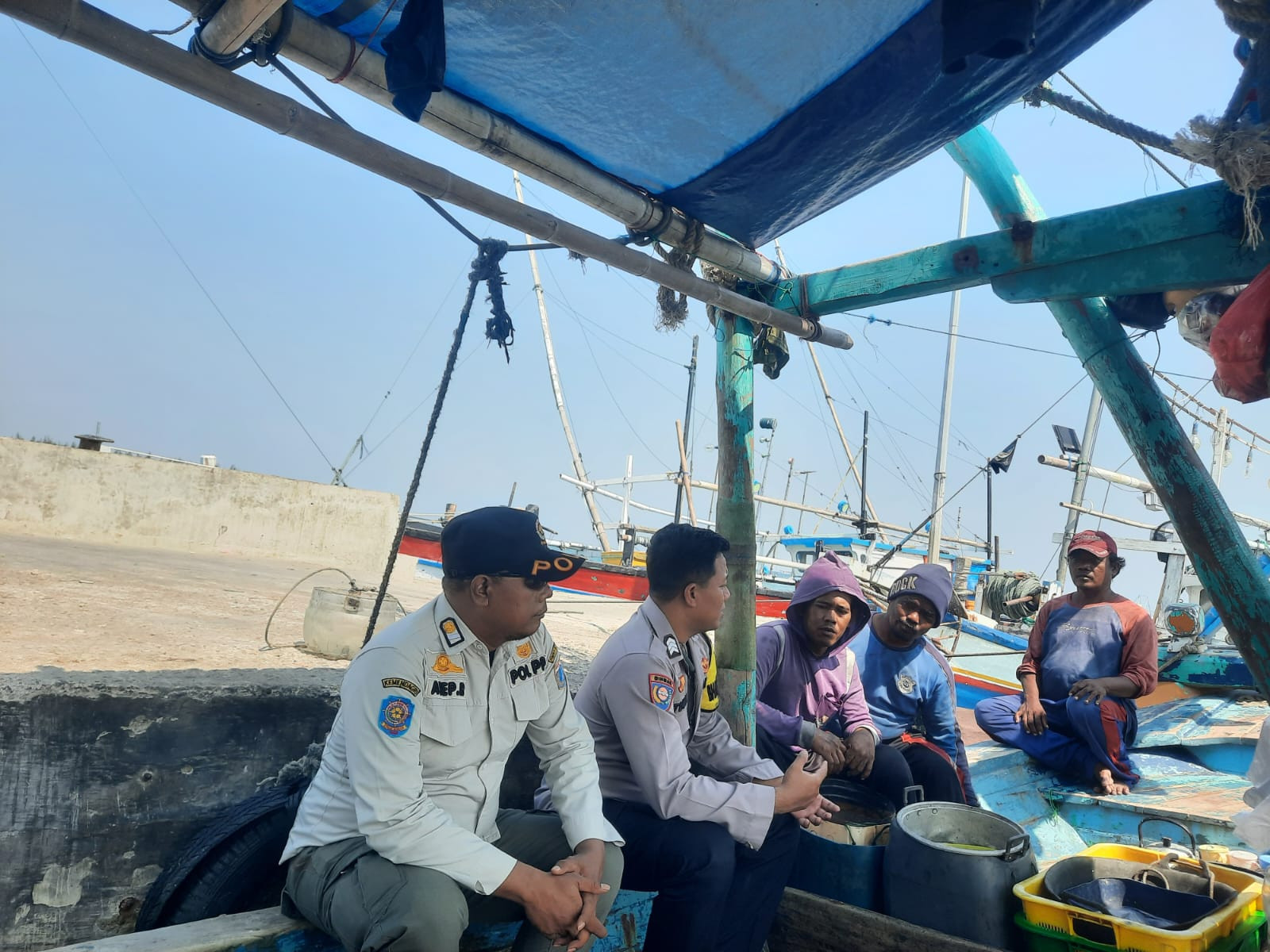 Bhabinkamtibmas Pulau Lancang Sambangi Nelayan Lewat Jakarta On The Spot, Sosialisasikan Layanan Polri 110