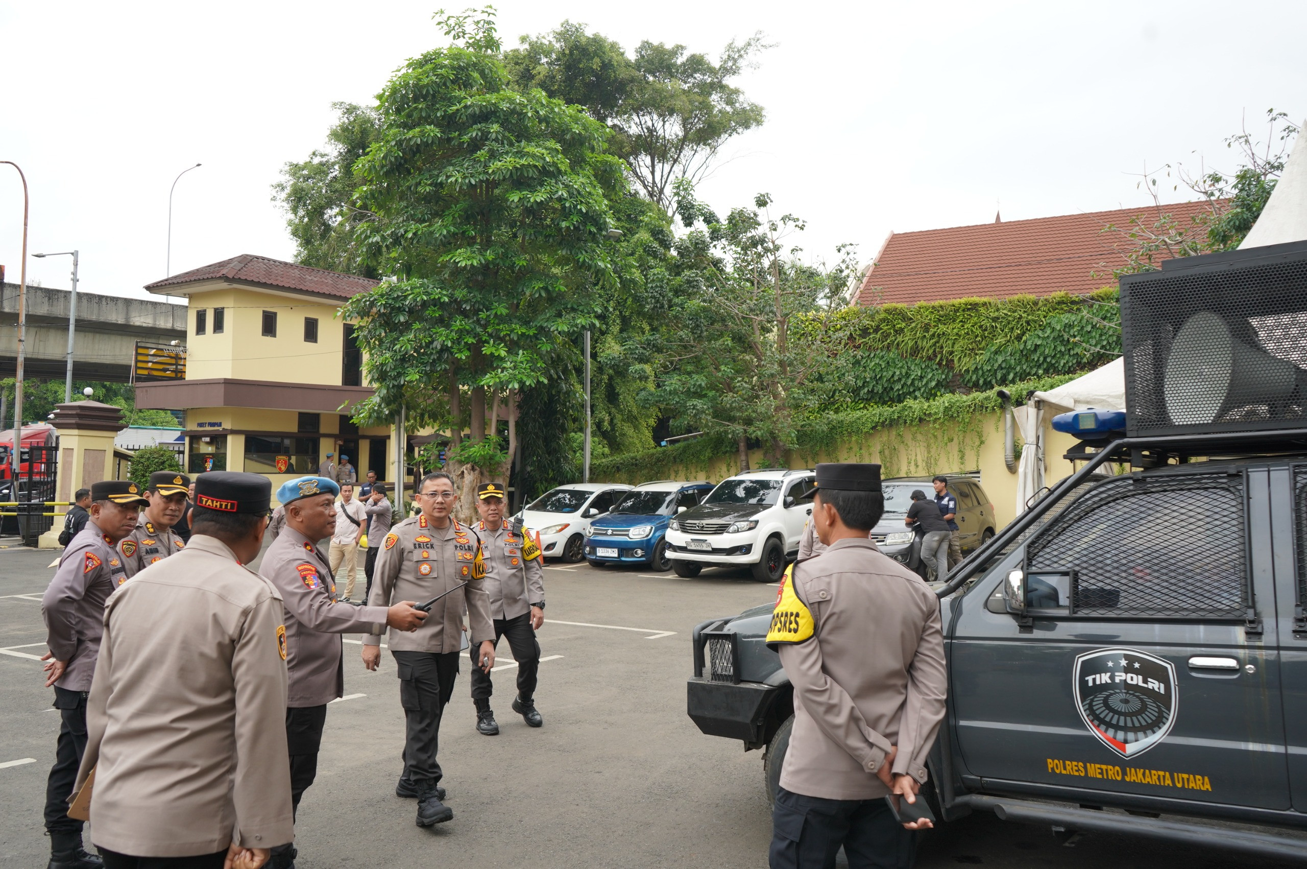 Kapolres Metro Jakarta Utara Cek Mobil Sound System TIK dan Semangati Brimob Polda Lampung