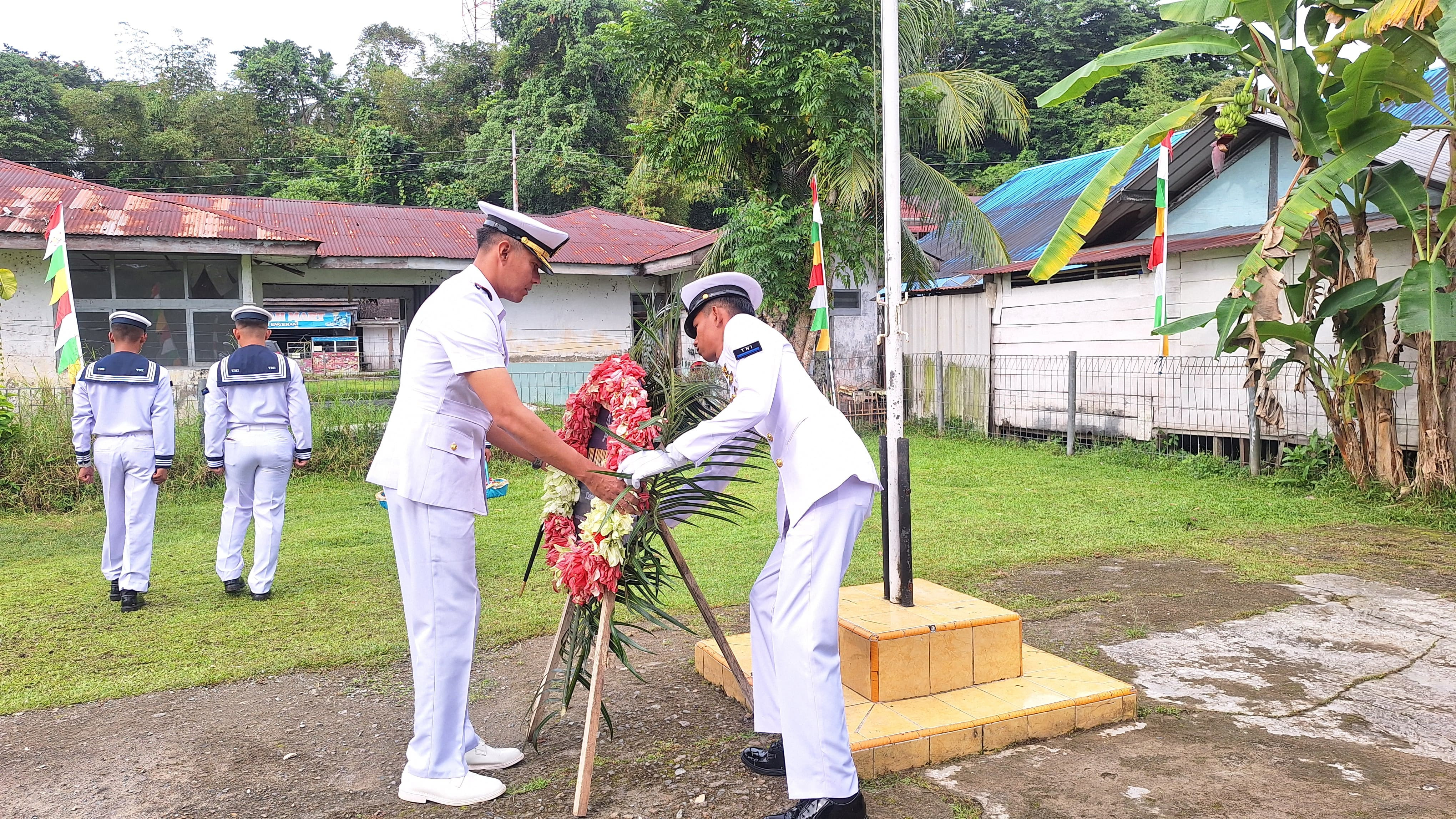 Lanal Simeulue Laksanakan Ziarah dan Tabur Bunga Dalam Rangka Memperingati HUT Ke-80 TNI AL