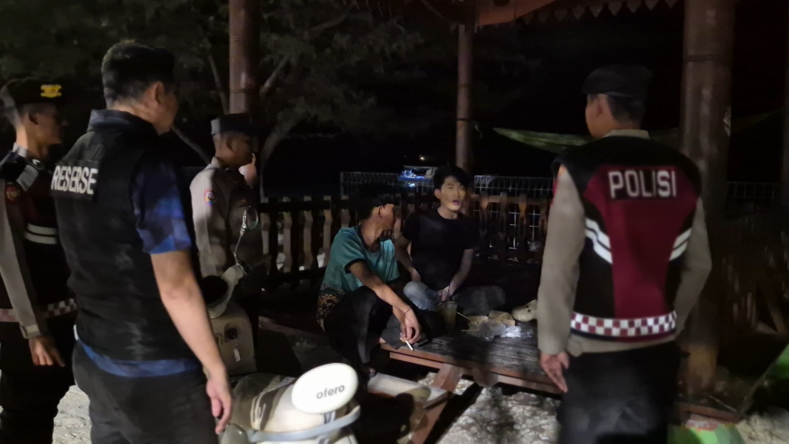 Patroli Malam Jakarta On The Spot, Polsek Kepulauan Seribu Selatan Perkuat Komunikasi Kamtibmas Lewat Sosialisasi Layanan Polisi 110