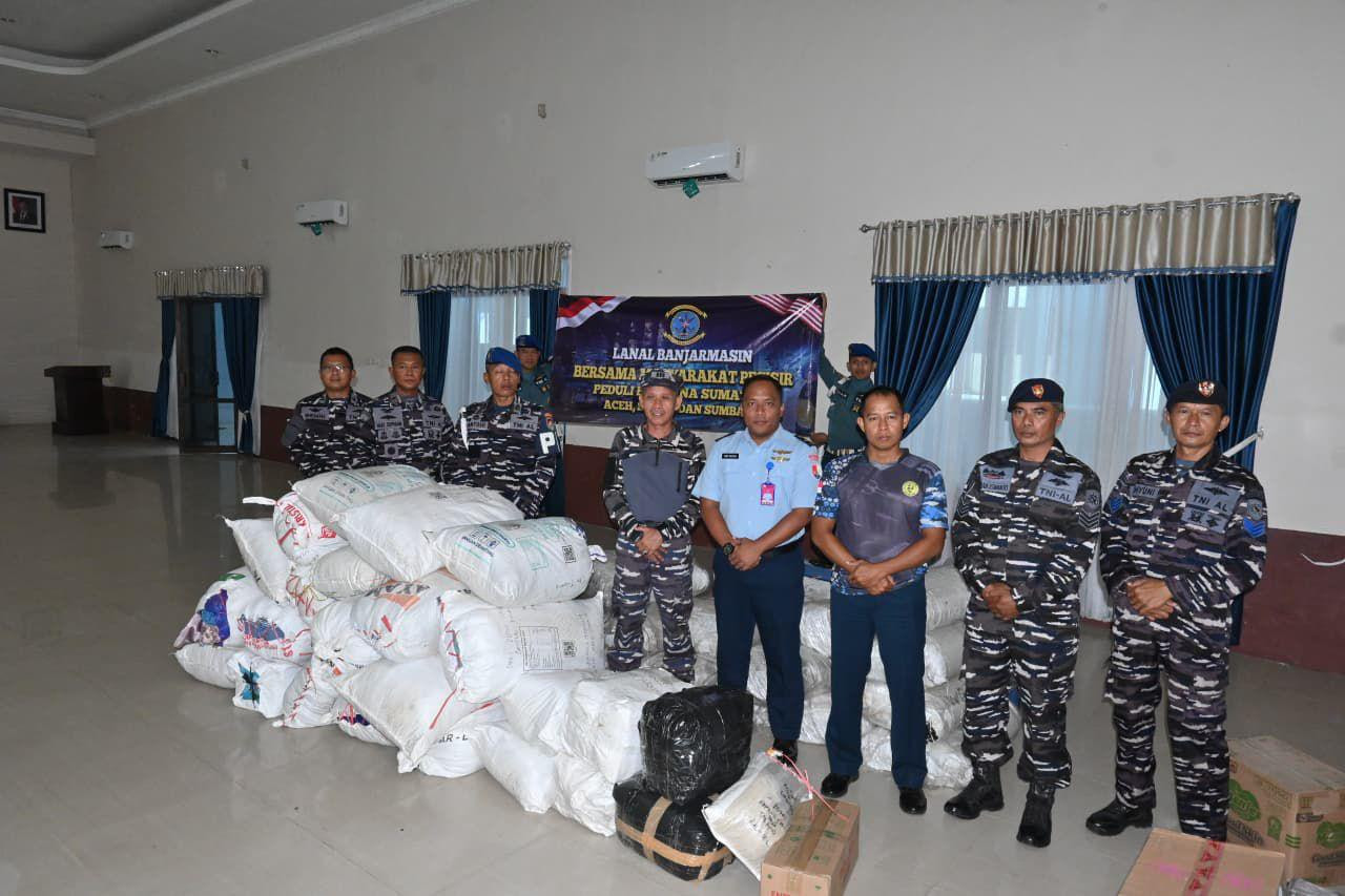 Lanal Banjarmasin Bersama Masyarakat Pesisir Peduli Bencana Sumatera (Aceh, Sumut dan Sumbar)