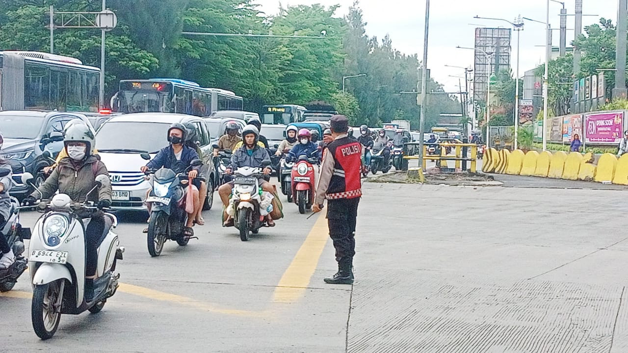 Pelayanan Prima Polsek Penjaringan: Antisipasi Kemacetan, Wujud Nyata Polisi Hadir untuk Masyarakat