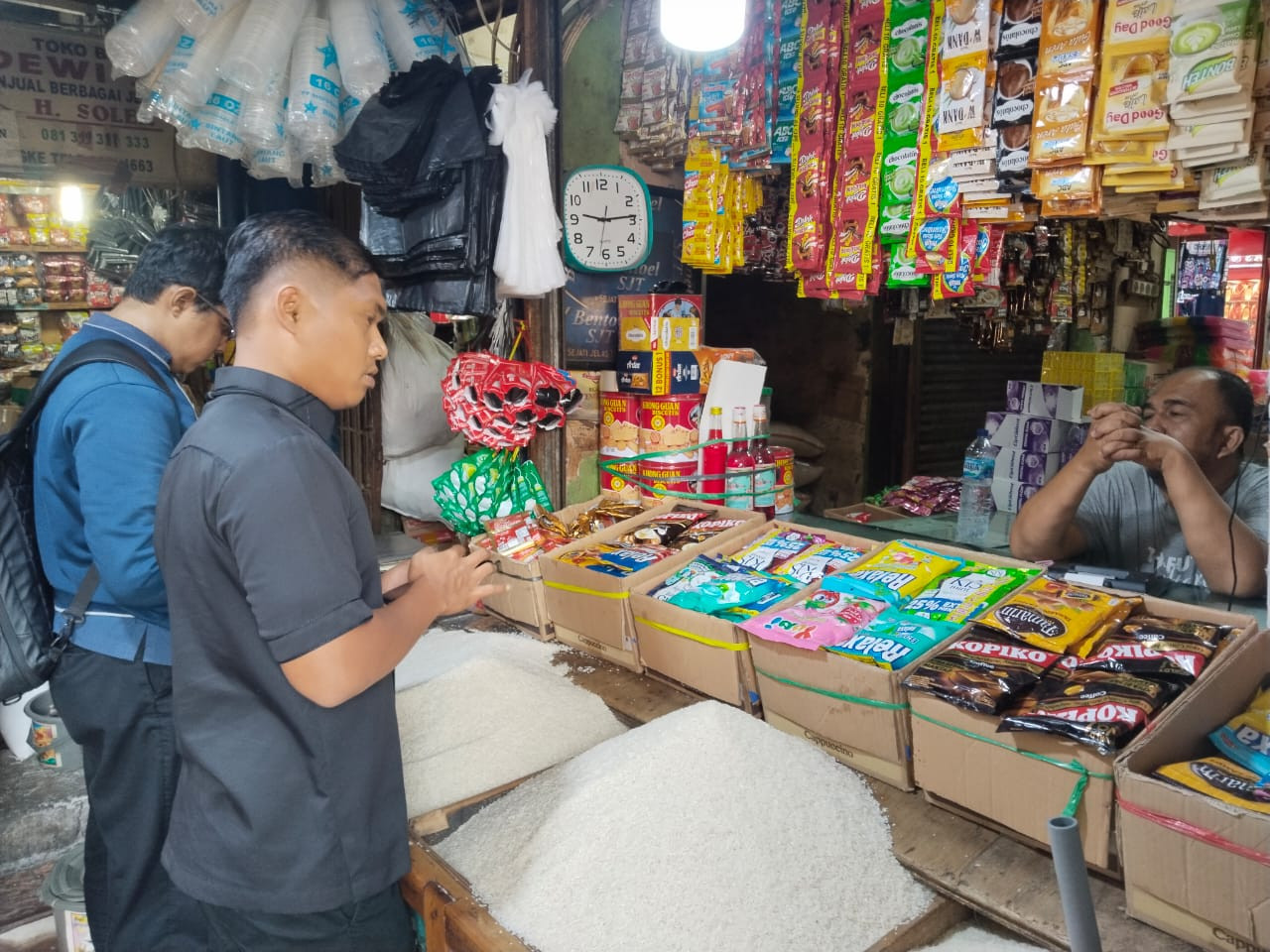Polisi Melakukan Pengecekan harga pangan khususnya Komiditi Beras di Jakarta Utara dan Kepulauan Seribu