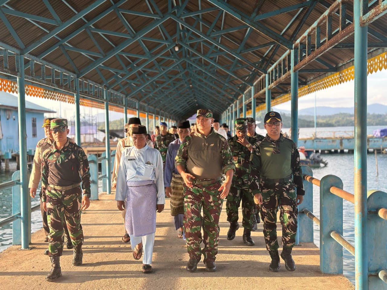 Danlanal Dabo Singkep Dampingi Pangkogabwilhan I Selama Peninjauan di Kabupaten Lingga