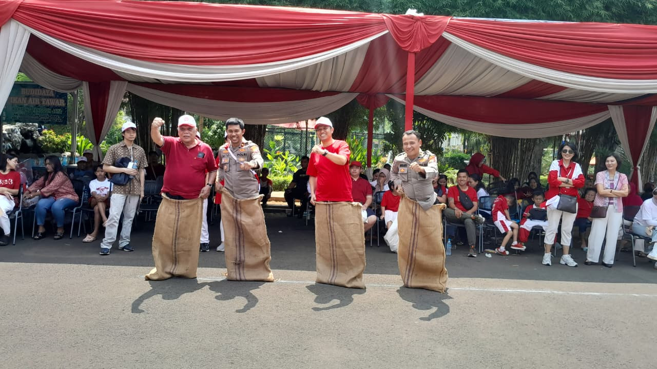 Kapolsek Kelapa Gading dan Jajaran Patroli Mobile, Pantau Semarak HUT RI ke-80