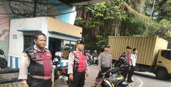 Penyekatan Anarko di Jembatan Tiga Raya, Polsek Metro Penjaringan Pastikan Situasi Aman dan Kondusif