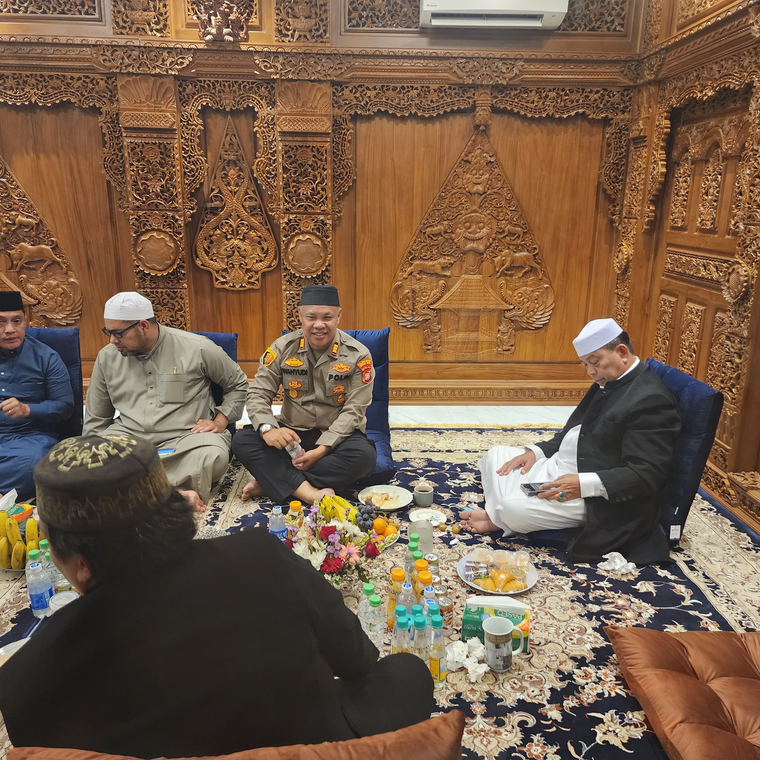 Silaturahmi Kamtibmas, Kapolsek Bekasi Barat Hadiri Maulid Nabi Muhammad SAW di Masjid Al-Makmur Bintara Jaya