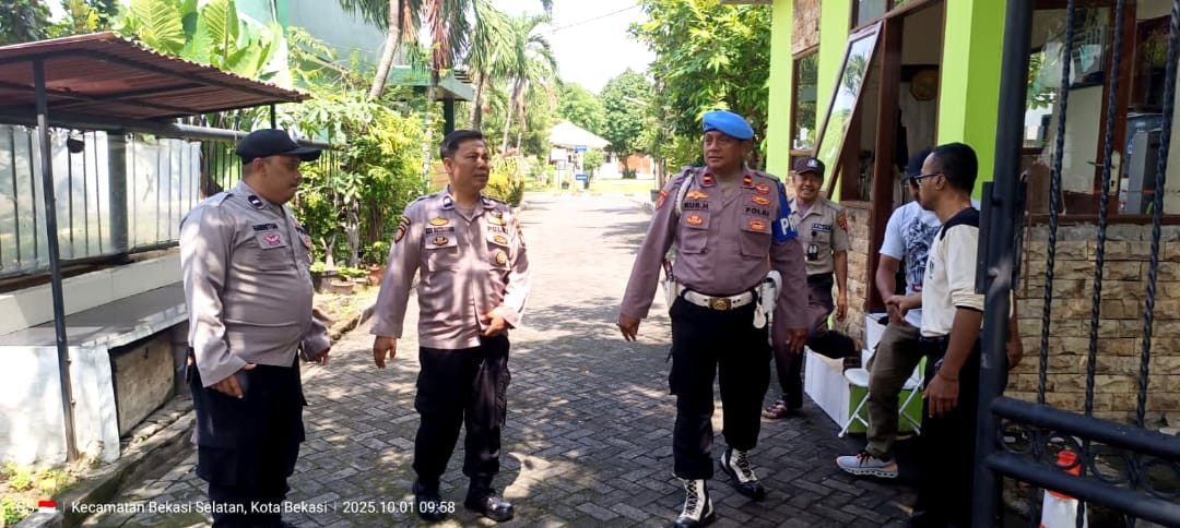 Polsek Bekasi Selatan Gelar Patroli Skala Sedang di Pusat Ekonomi dan Pemukiman
