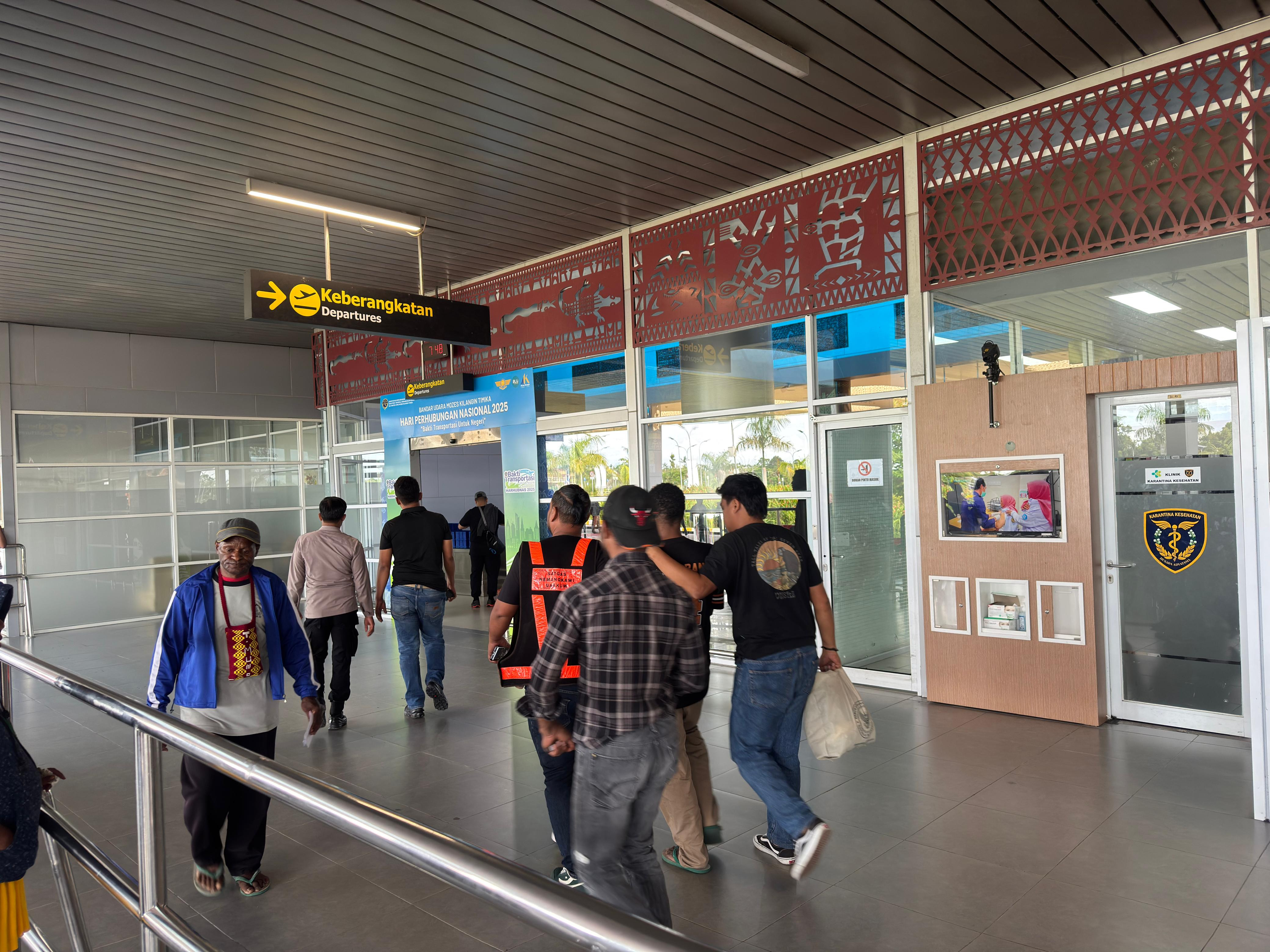 Satgas Ops Damai Cartenz Laksanakan Tahap II Penyerahan Tersangka dan Barang Bukti ke Kejaksaan Negeri Nabire