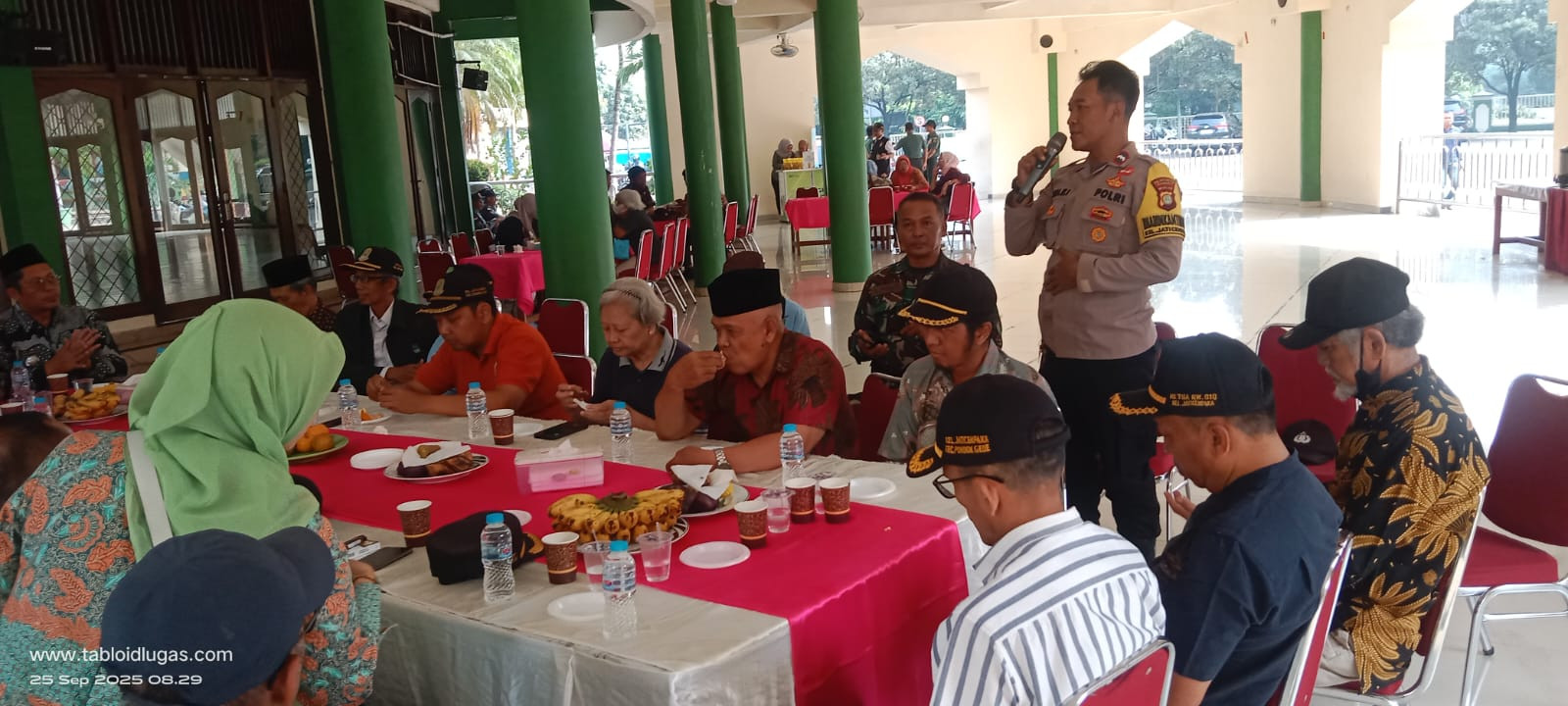 Hadir  Kamis HEPI, Bhabinkamtibmas Jaticempaka Sampaikan Arahan Antisipasi Tawuran dan Balap Liar