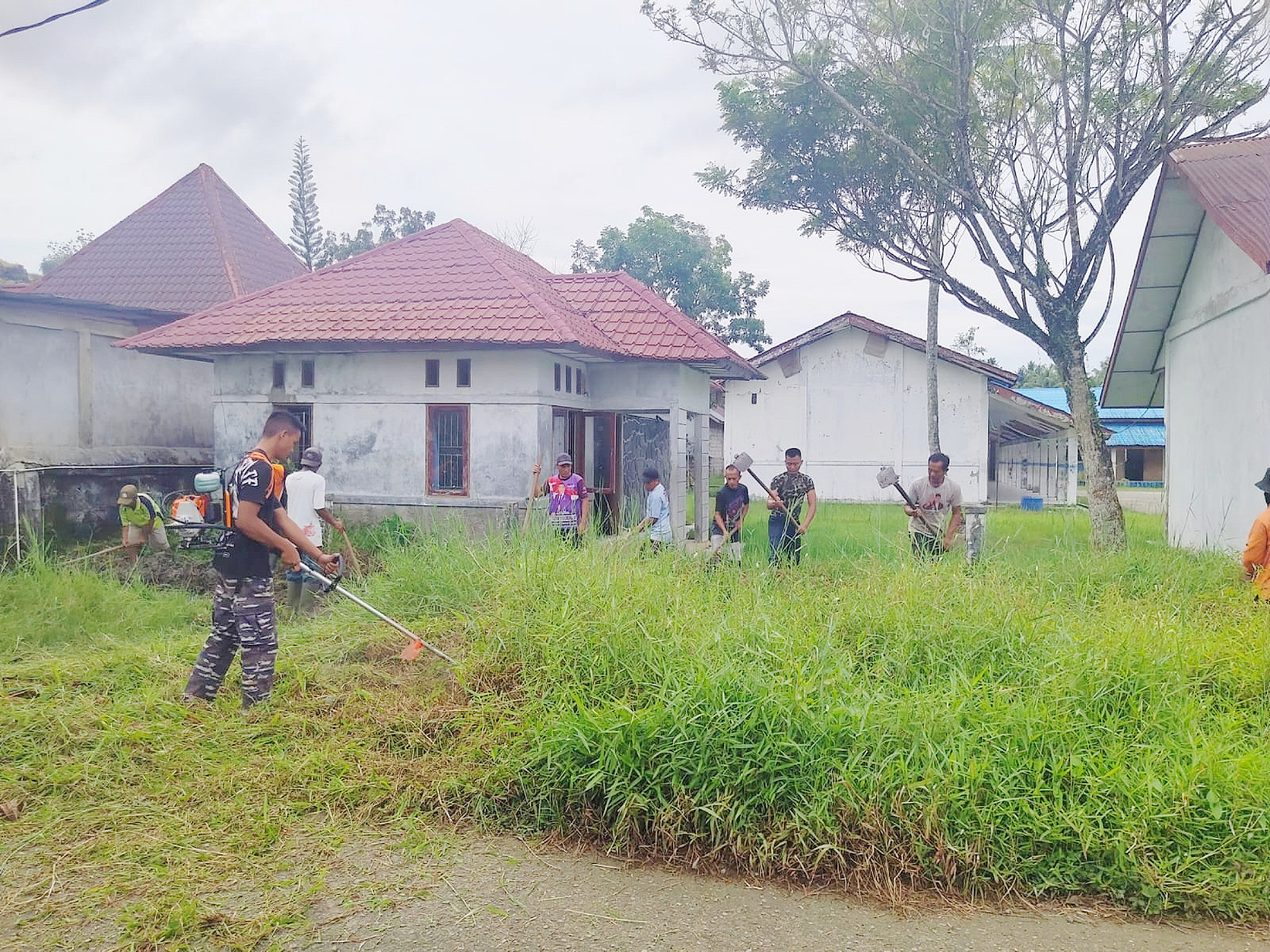 Kolaborasi TNI AL Dengan Masyarakat Dalam Kegiatan Bakti Sosial Bersih Lingkungan