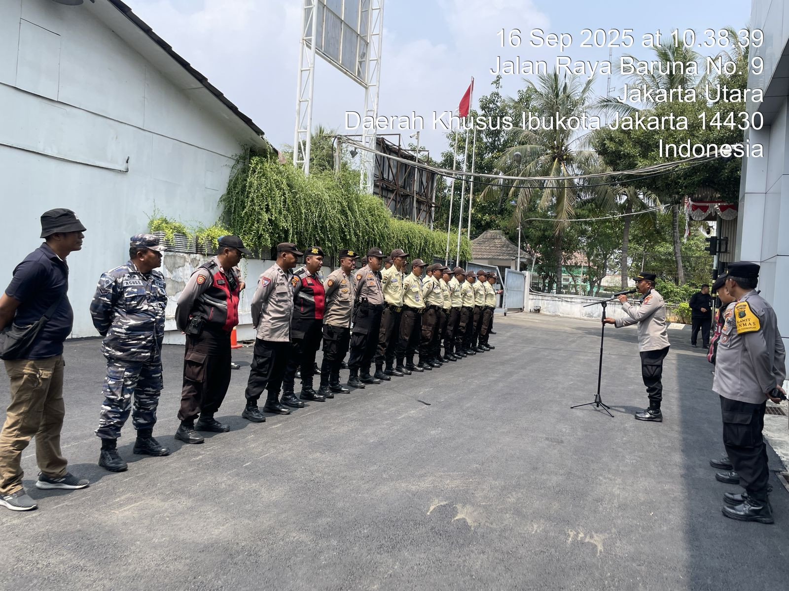 Polsek Pademangan Gelar Apel Pengamanan Aksi Unjuk Rasa GARDANTARA di PT Charoen Pokphand Indonesia