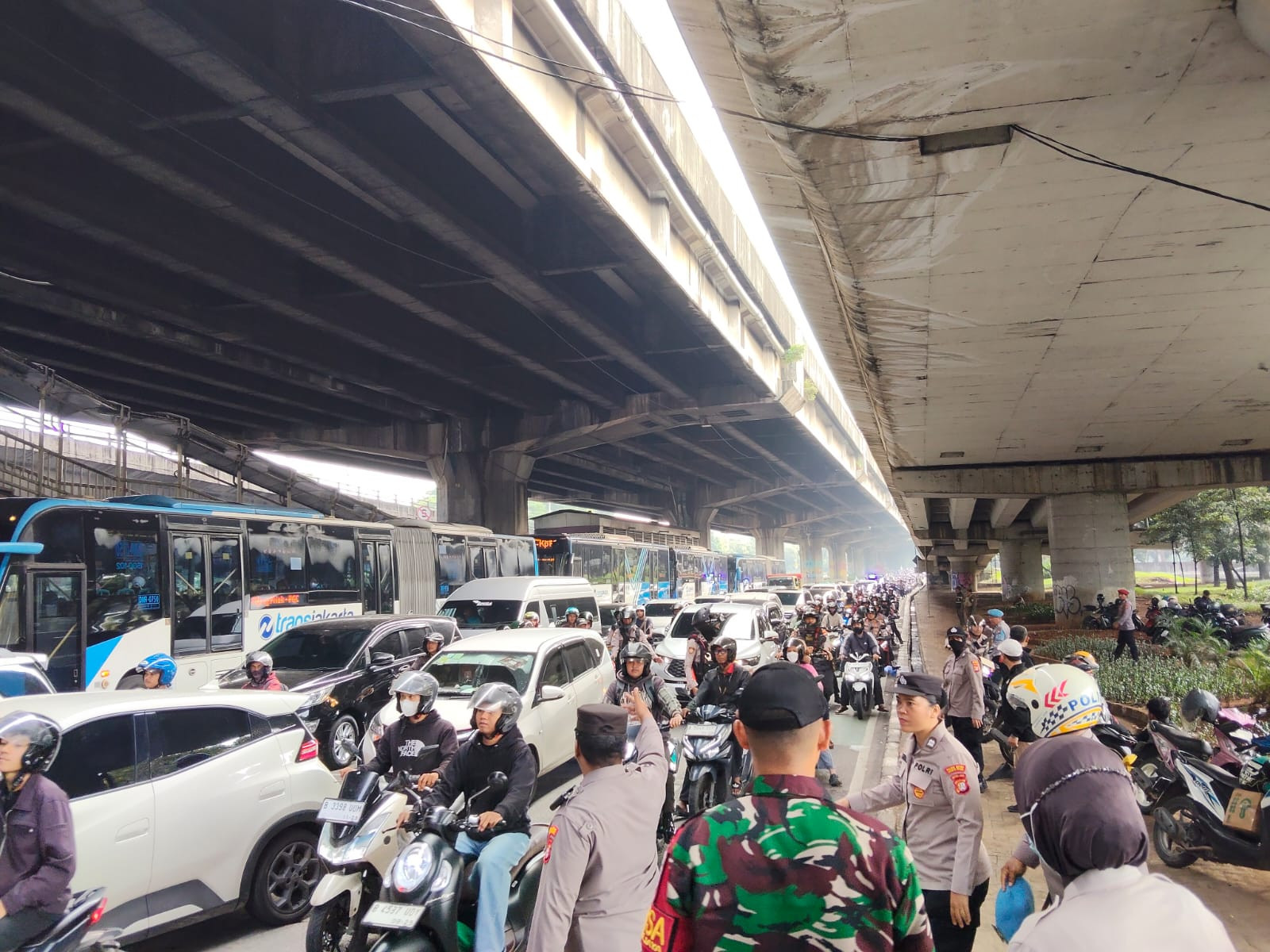 Ribuan Buruh Lintasi Kelapa Gading saat May Day 2026, Polisi Pastikan Situasi Aman dan Kondusif