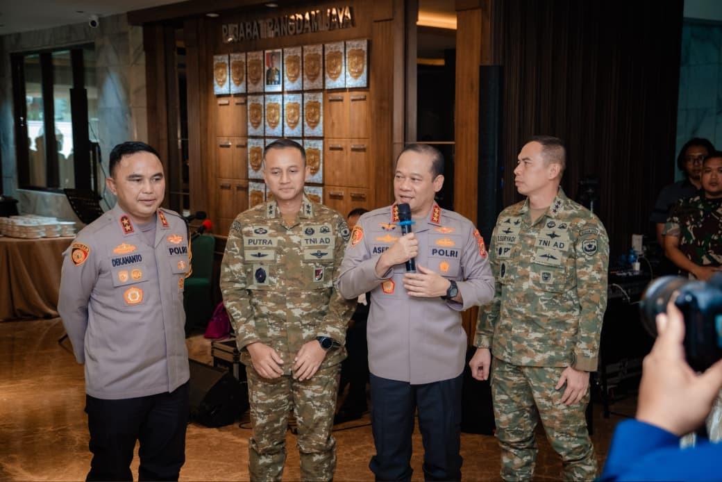 Kapolda Metro Jaya Hadiri Syukuran HUT TNI di Makodam Jaya
