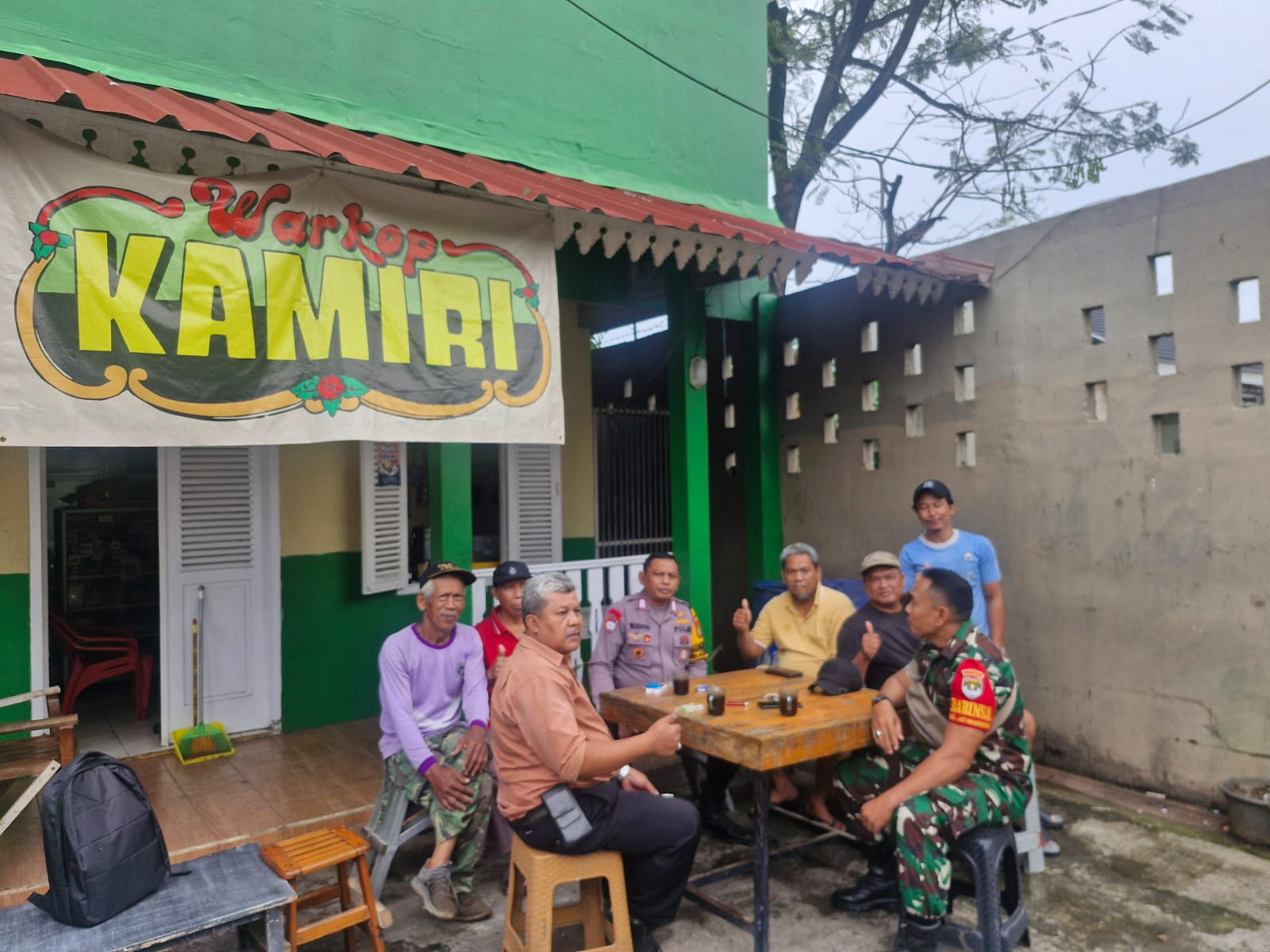 Sasar Lokasi Indikasi Base Camp Geng Motor, Bhabinkamtibmas Jatiwaringin Pasang Spanduk Larangan Tawuran