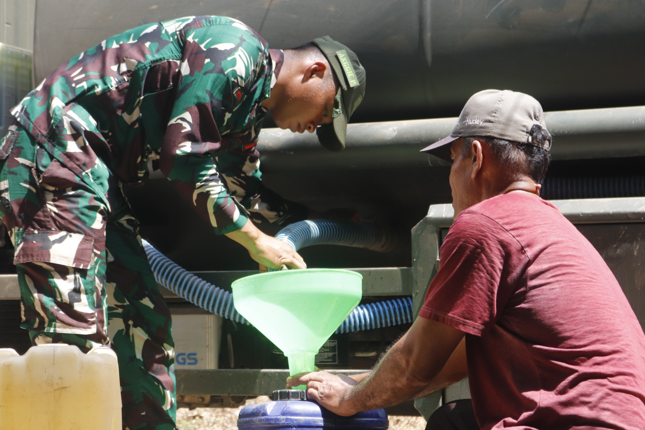 TNI Hadir untuk Rakyat, Brigif TP 32 Bantu Warga Sepaso Selatan dengan Air Bersih