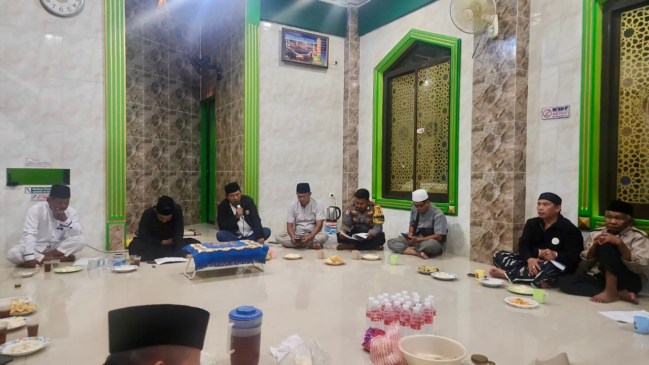 Bhabinkamtibmas Ajak Warga Pademangan Barat Jaga Kamtibmas Lewat Pengajian Rutin Majelis Tawasul