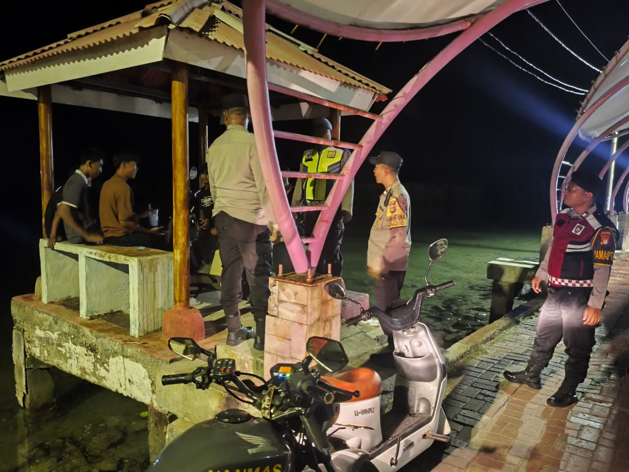 Patroli Malam Gabungan Polsek Kepulauan Seribu Utara, Antisipasi Tawuran dan Kejahatan Jalanan