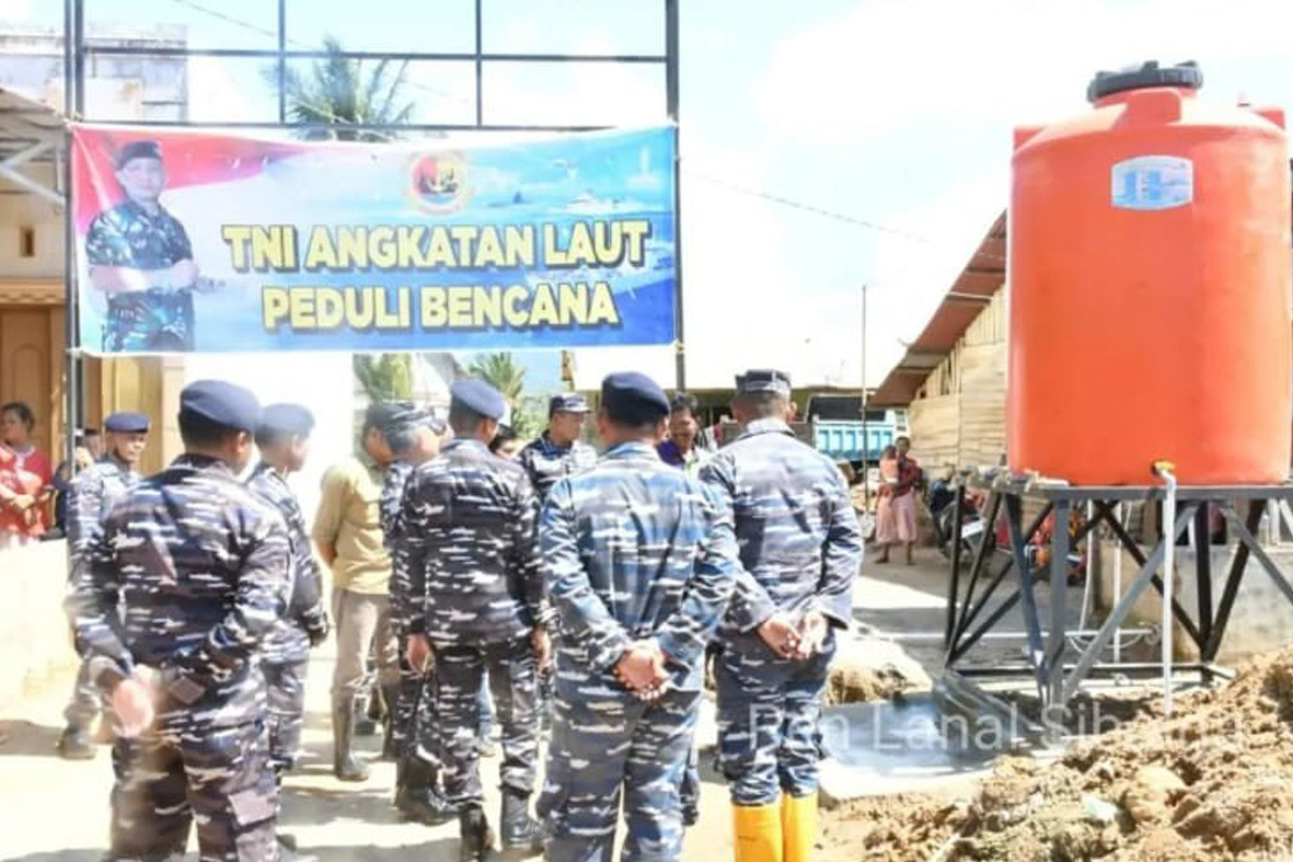 Danlanal Sibolga Dampingi Dankodaeral II Tinjau dan Serahkan Bantuan Sumur Bor di Tukka