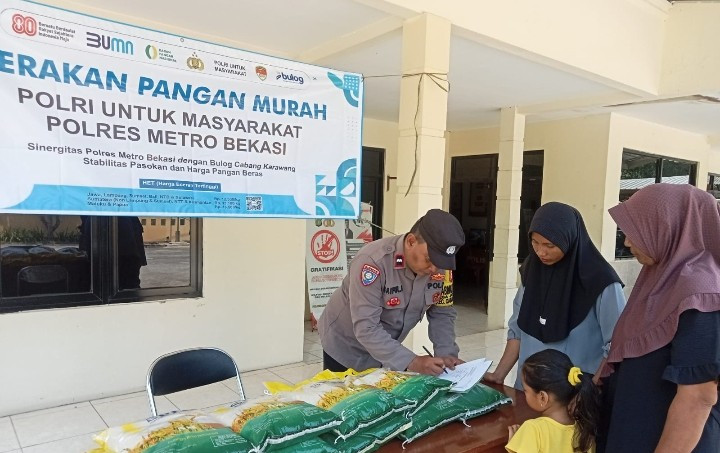 Polsek Cabangbungin Gelar Gerakan Pangan Murah, Sediakan 1.991 Paket Beras untuk Warga