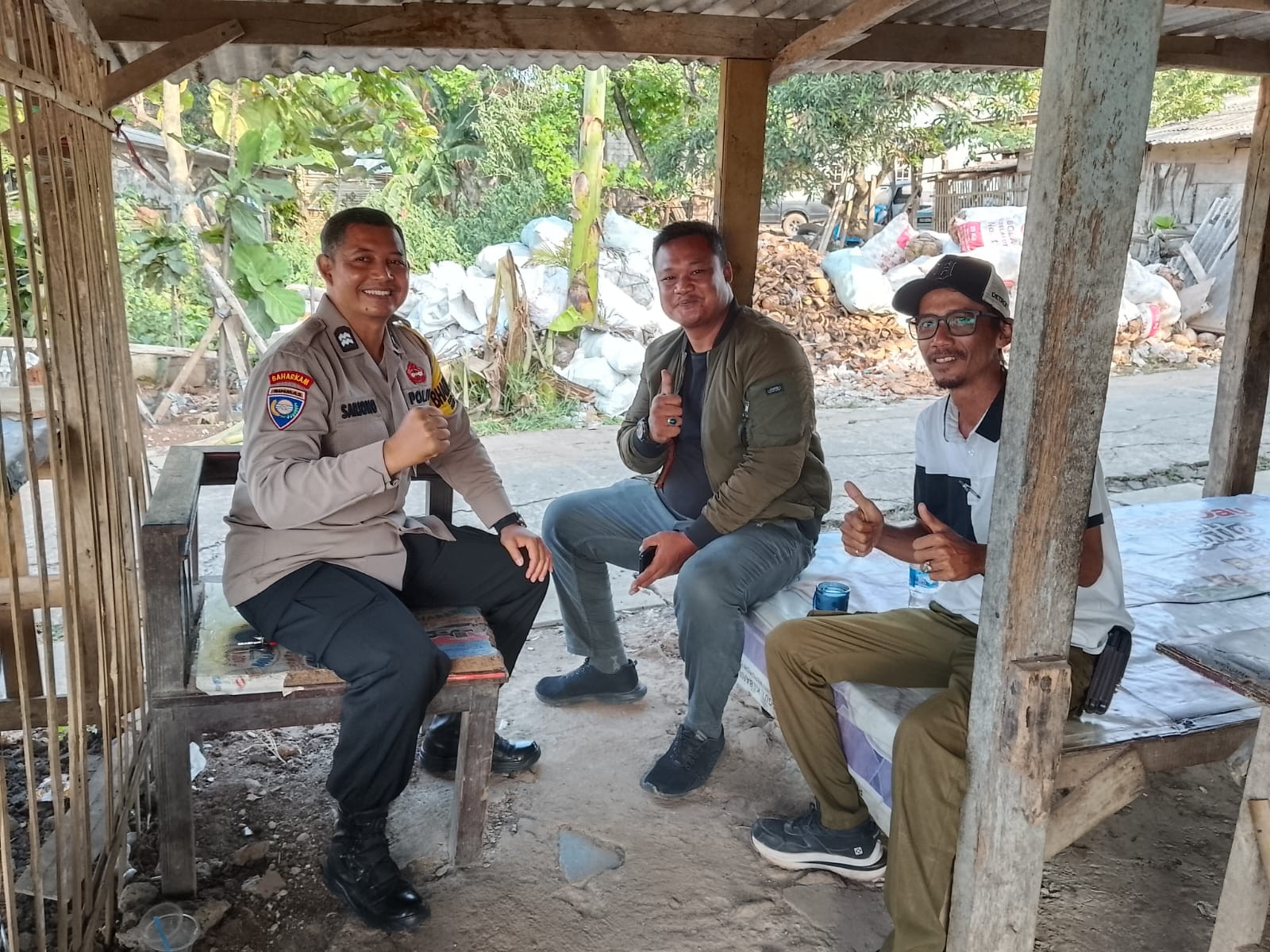 Ajak Warga Waspada, Bhabinkamtibmas Mustikasari Giatkan Patroli dan Sambang