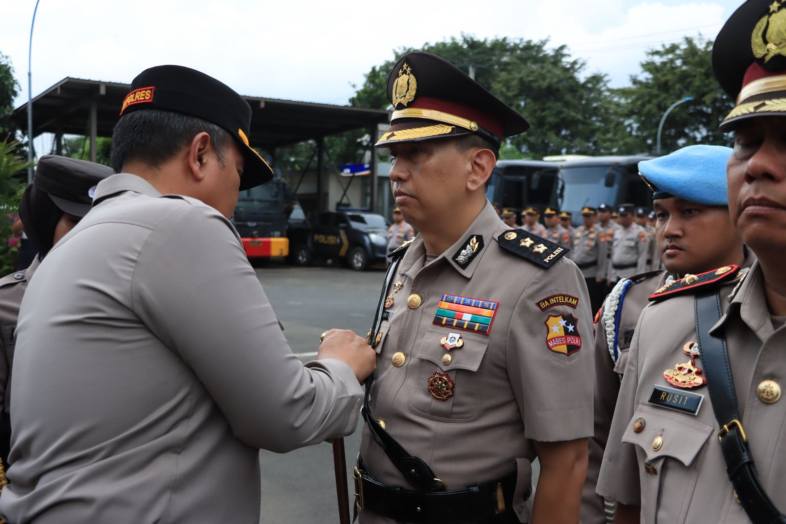 Kapolres Metro Bekasi Kota Pimpin Sertijab Kasat Intelkam, Kasat Binmas, dan Kapolsek Bekasi Selatan