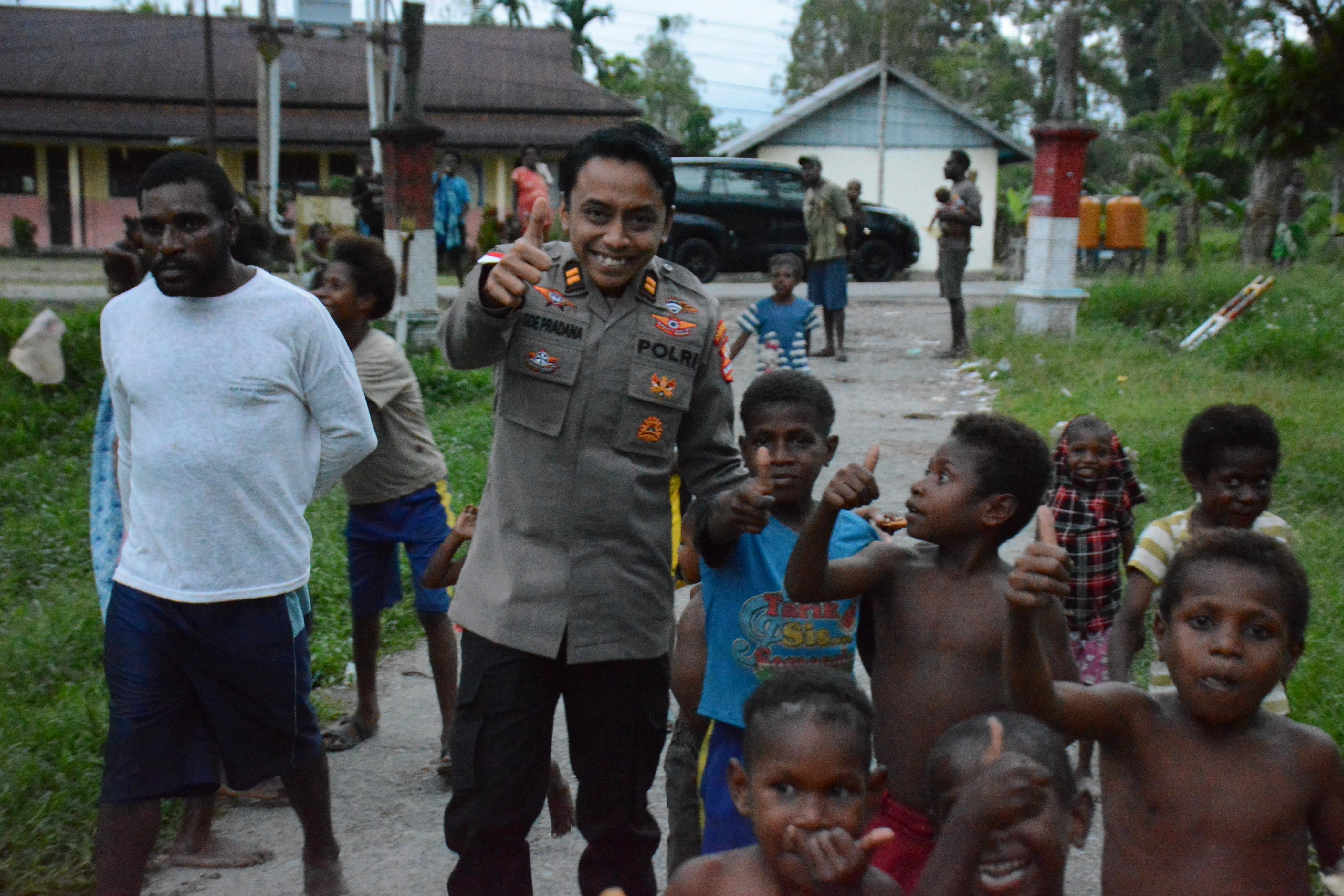 Satgas Ops Damai Cartenz Perkuat Ikatan Kebersamaan dengan Masyarakat Mimika