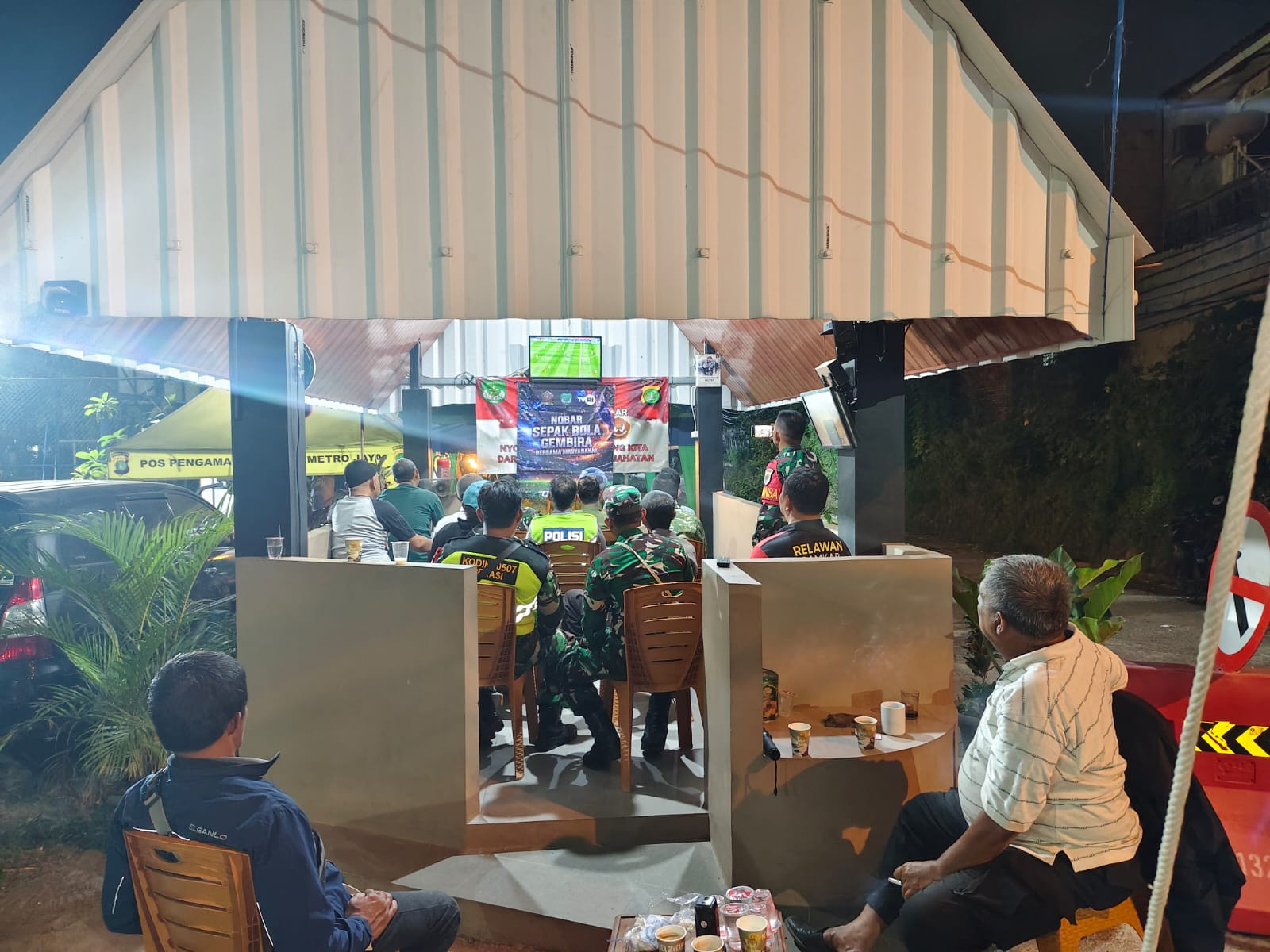 Polsek Bekasi Barat Gelar Nobar Piala Dunia 2026, Pererat Sinergi Bersama TNI dan Pokdar Kamtibmas