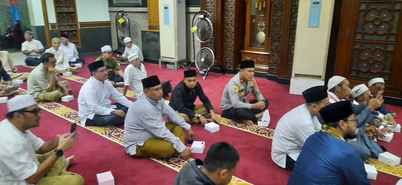 Kapolres Metro Bekasi Kota Hadiri Peringatan Maulid Nabi di Masjid Agung Al-Barkah