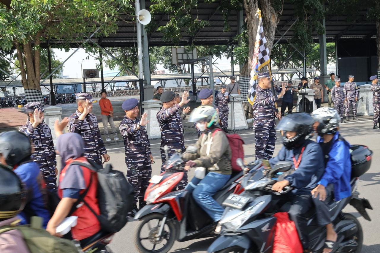 Jelang Hari Raya Idul Fitri, Mudik Gratis Bersama TNI AL Tiba di Dermaga Surabaya